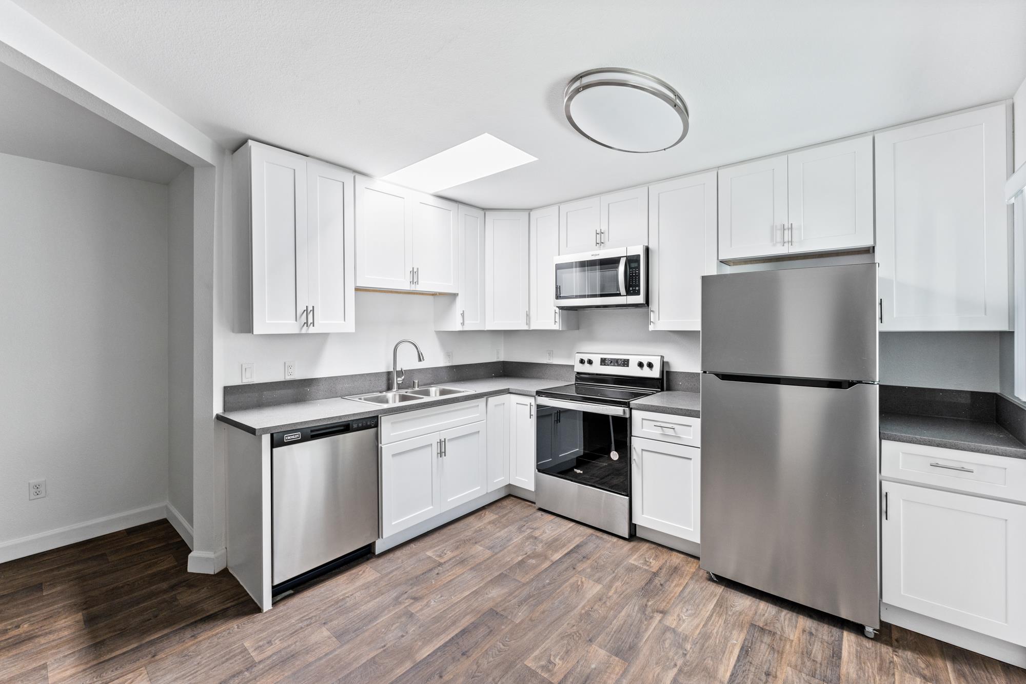 Santa Ana Apartment: 533 E Washington Ave