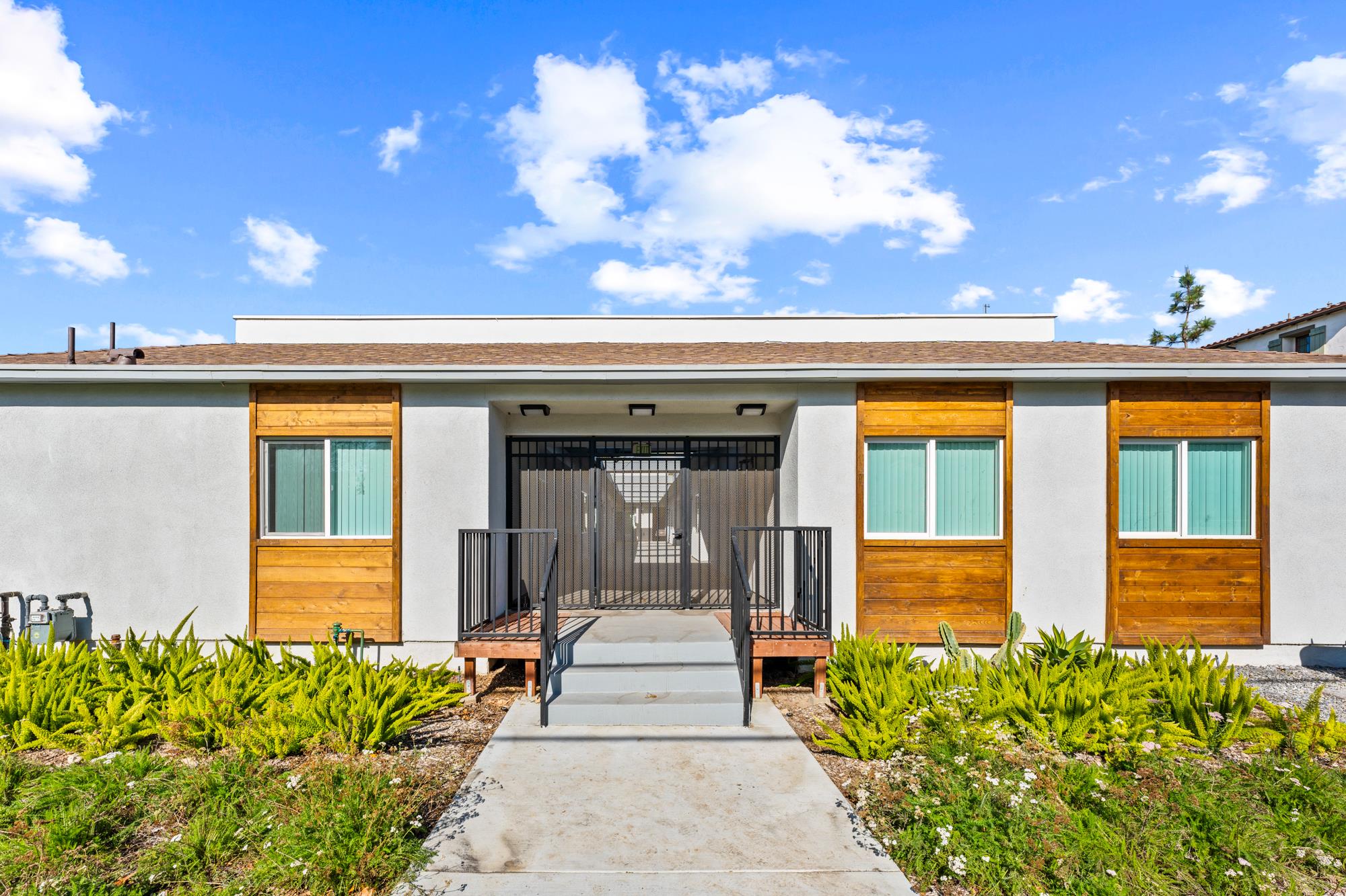 Santa Ana Apartment: 533 E Washington Ave