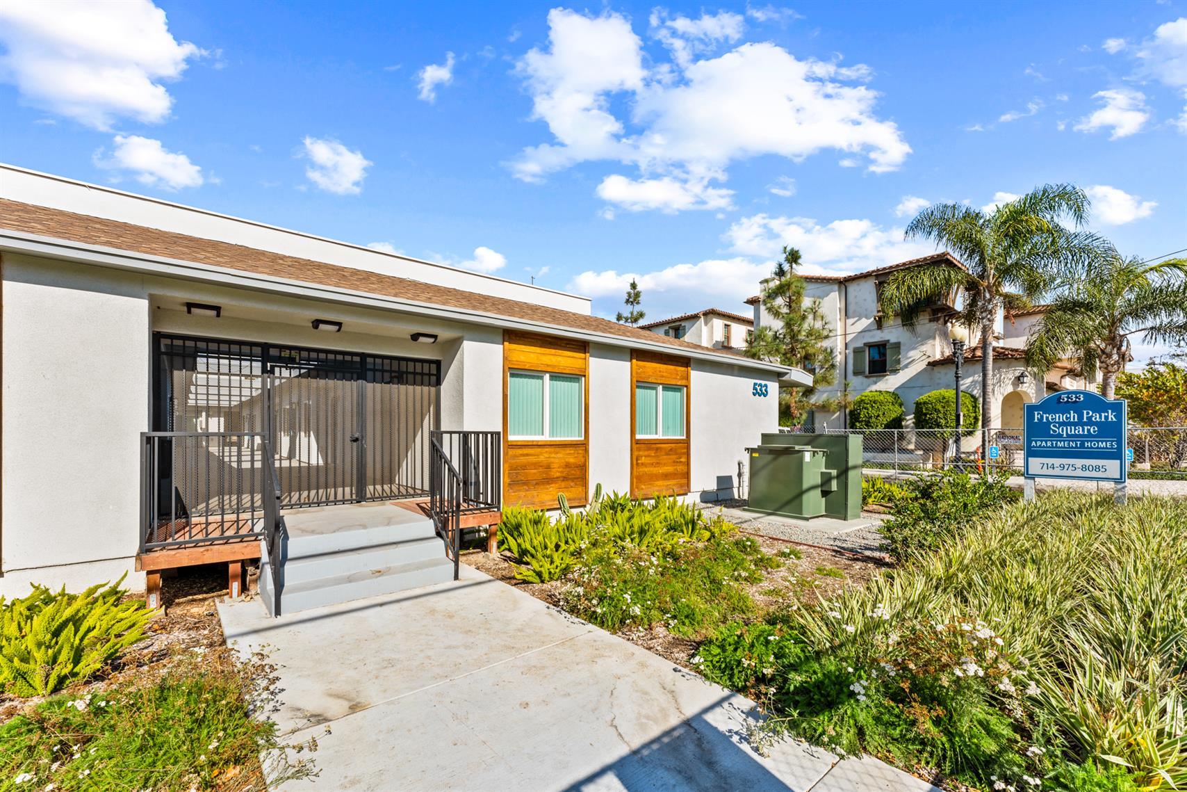 Santa Ana Apartment: 533 E Washington Ave