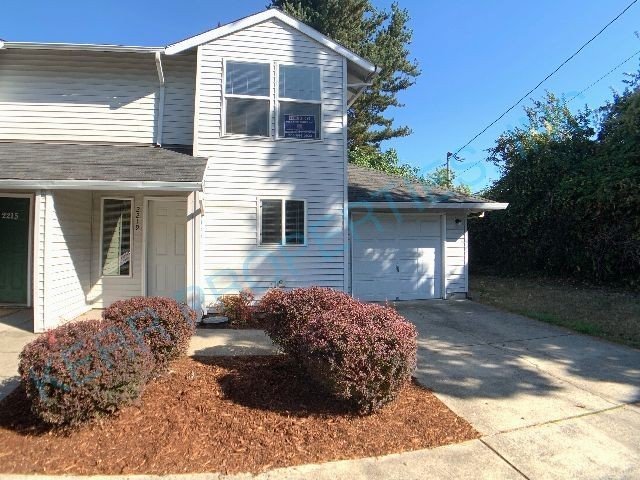 Portland Condo: 2219 SE Reedway St.