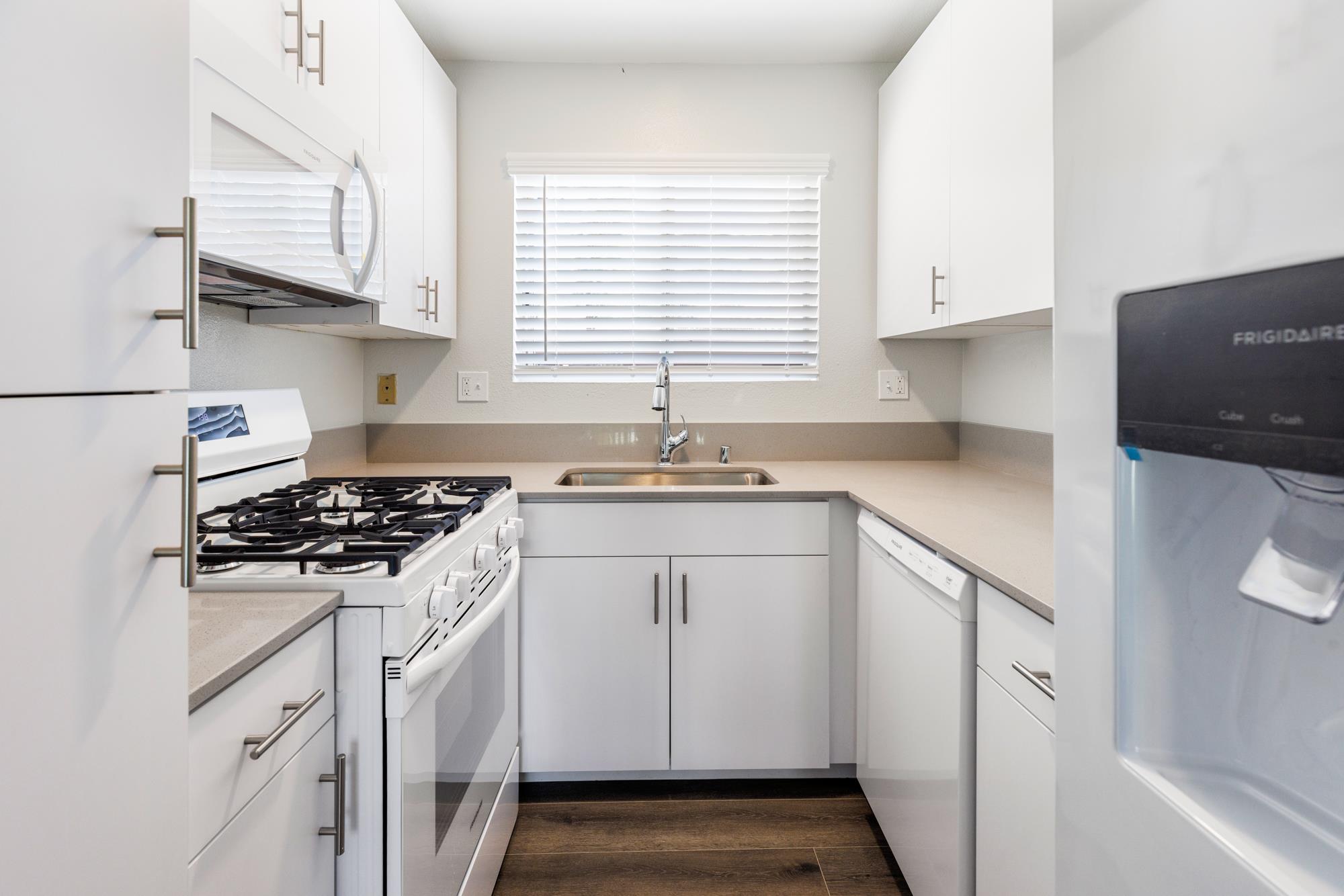 Vista Apartment: 991 Postal Way