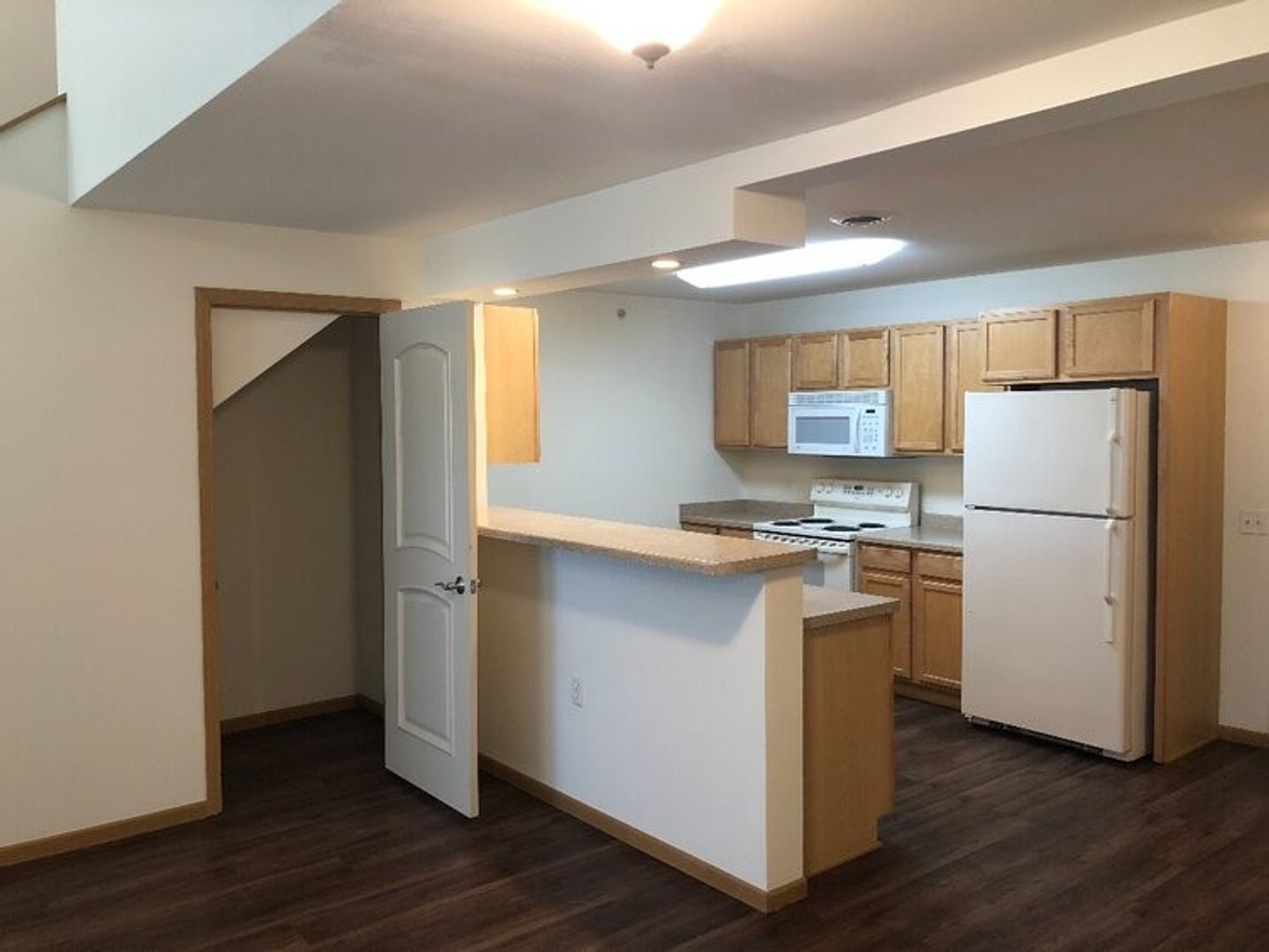 STOUGHTON Apartment: 2125 MCCOMB Rd