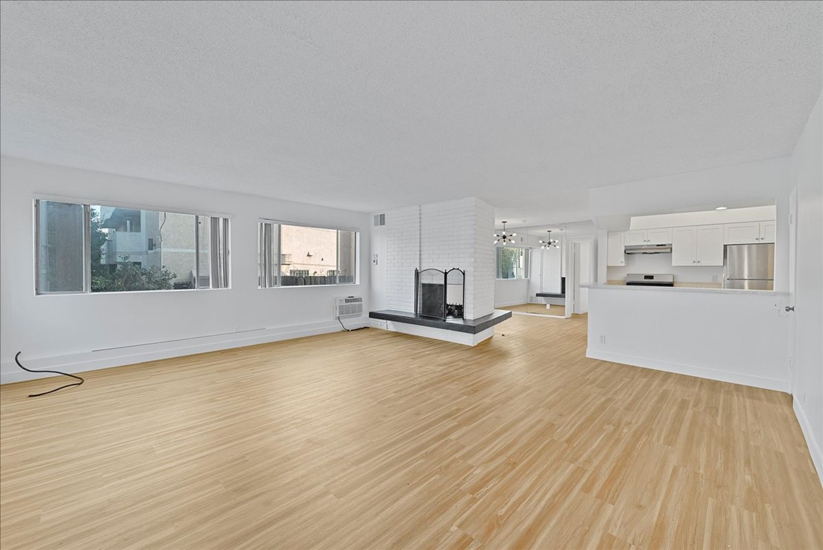 Beverly Hills Condo: 174 North Almont Drive