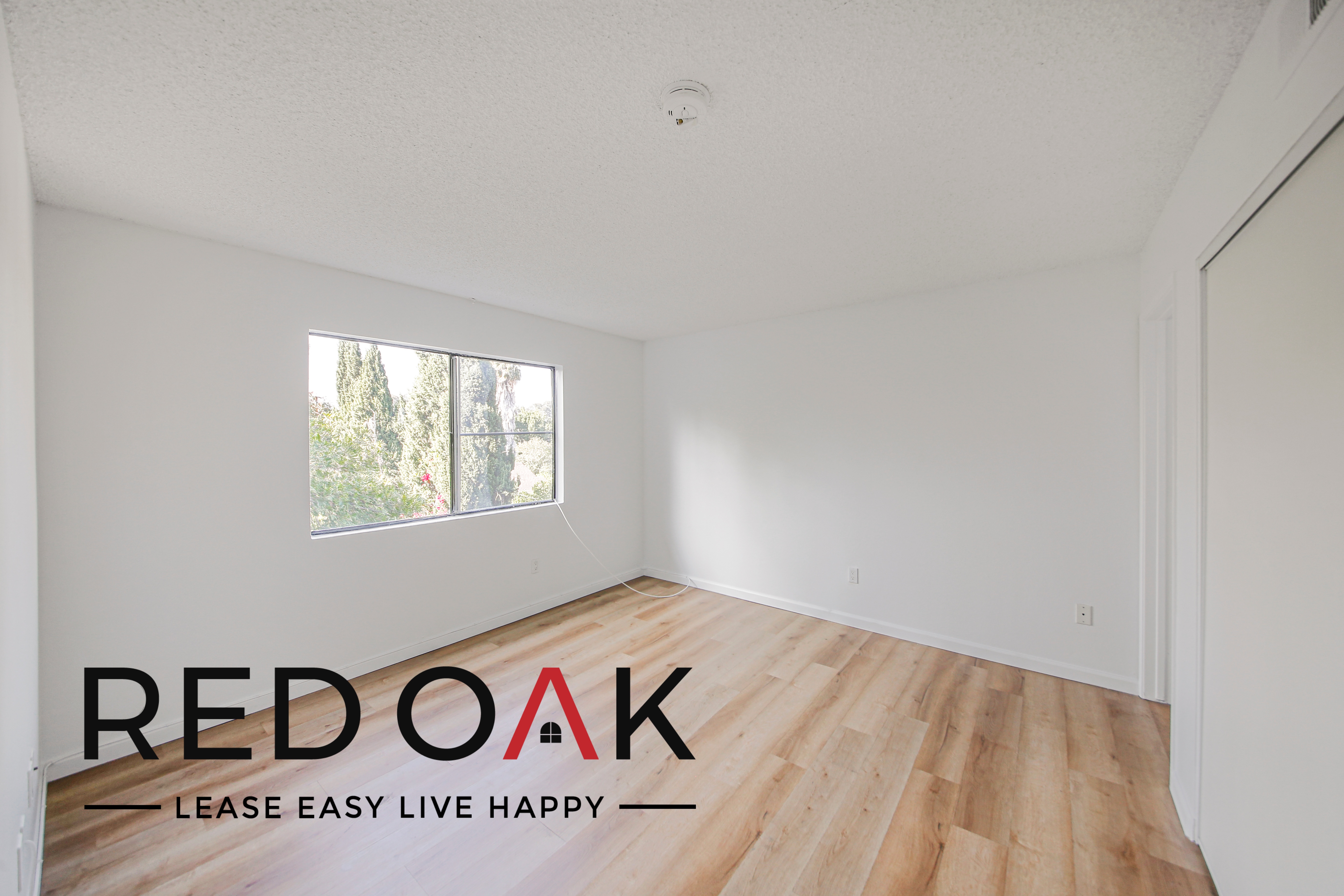 North Hollywood Apartment: 11817 Victory Blvd