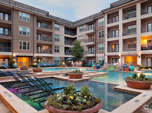 Dallas Condo: 1803 N Field St