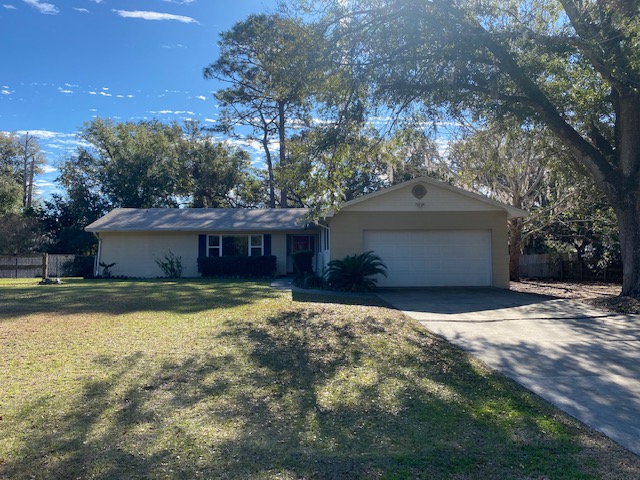 Deland House: 612 Lake Dr