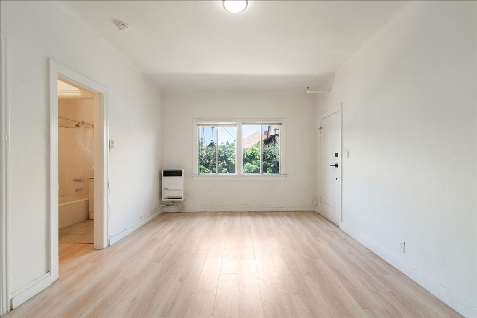 Los Angeles Condo: 1475 W. Adams Blvd.