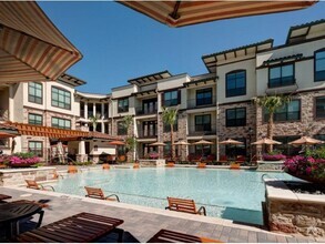 Dallas Condo: 1803 N Field St