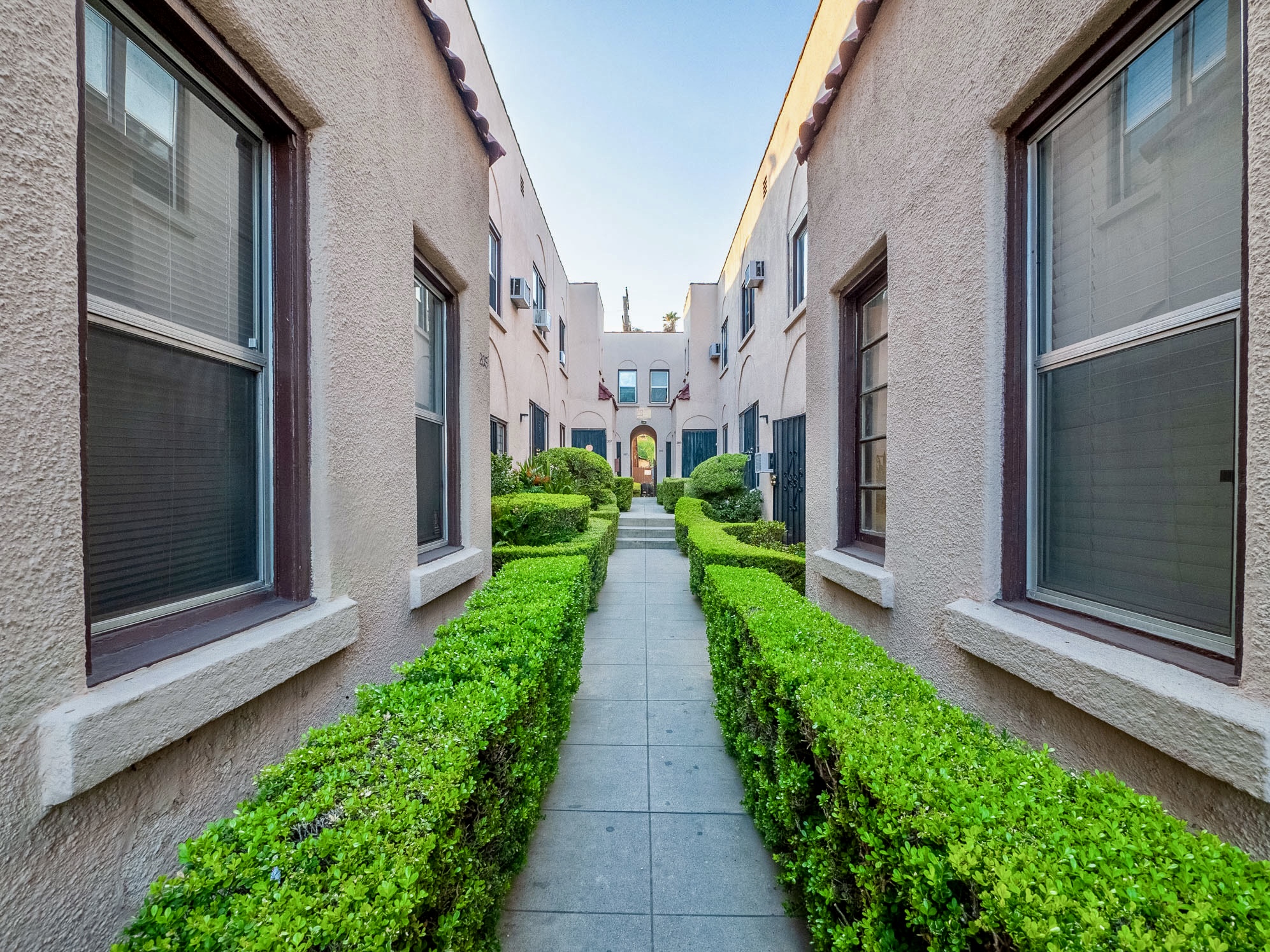 Los Angeles Condo: 207 N Berendo St