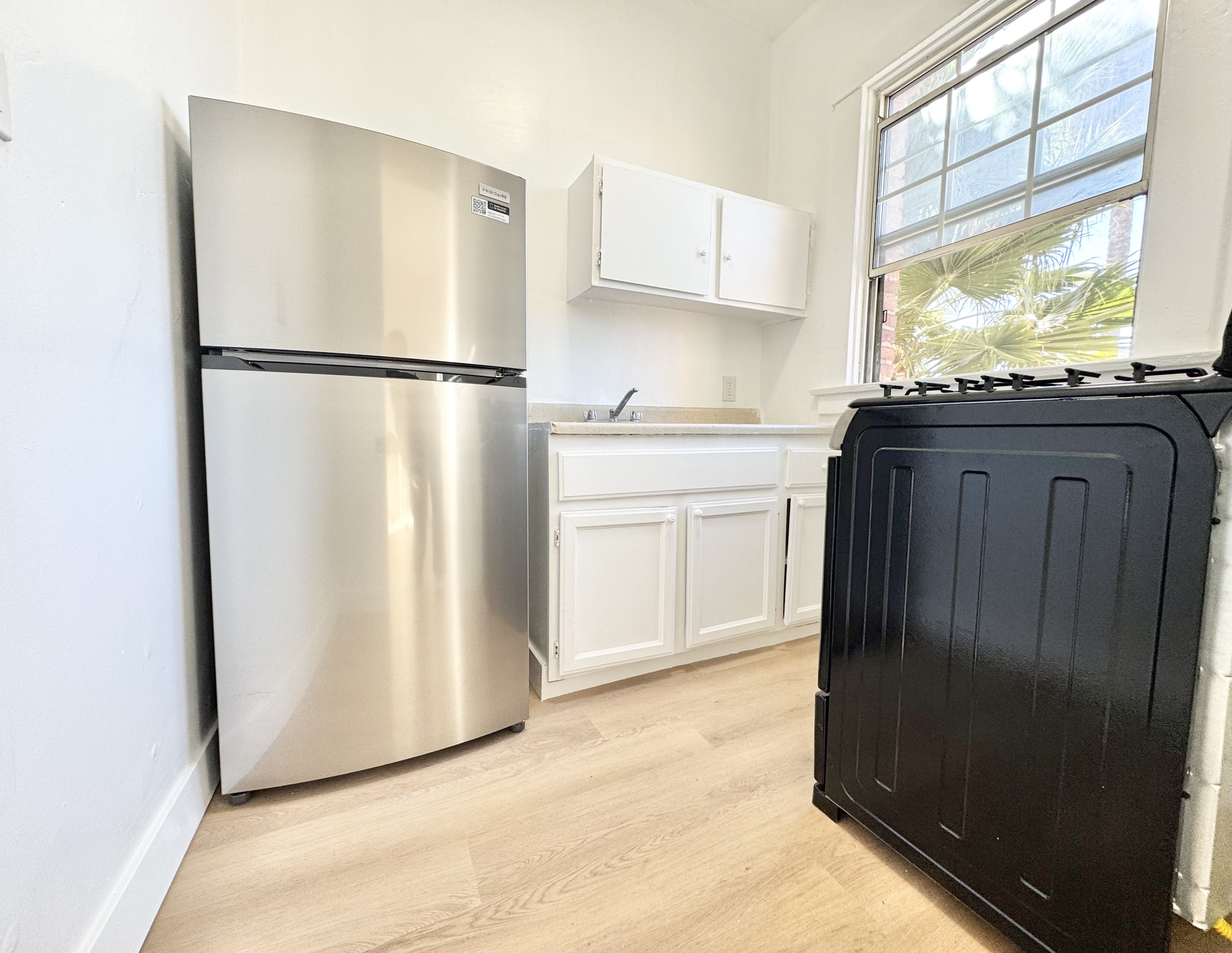 Los Angeles Apartment: 1110 S Lake St