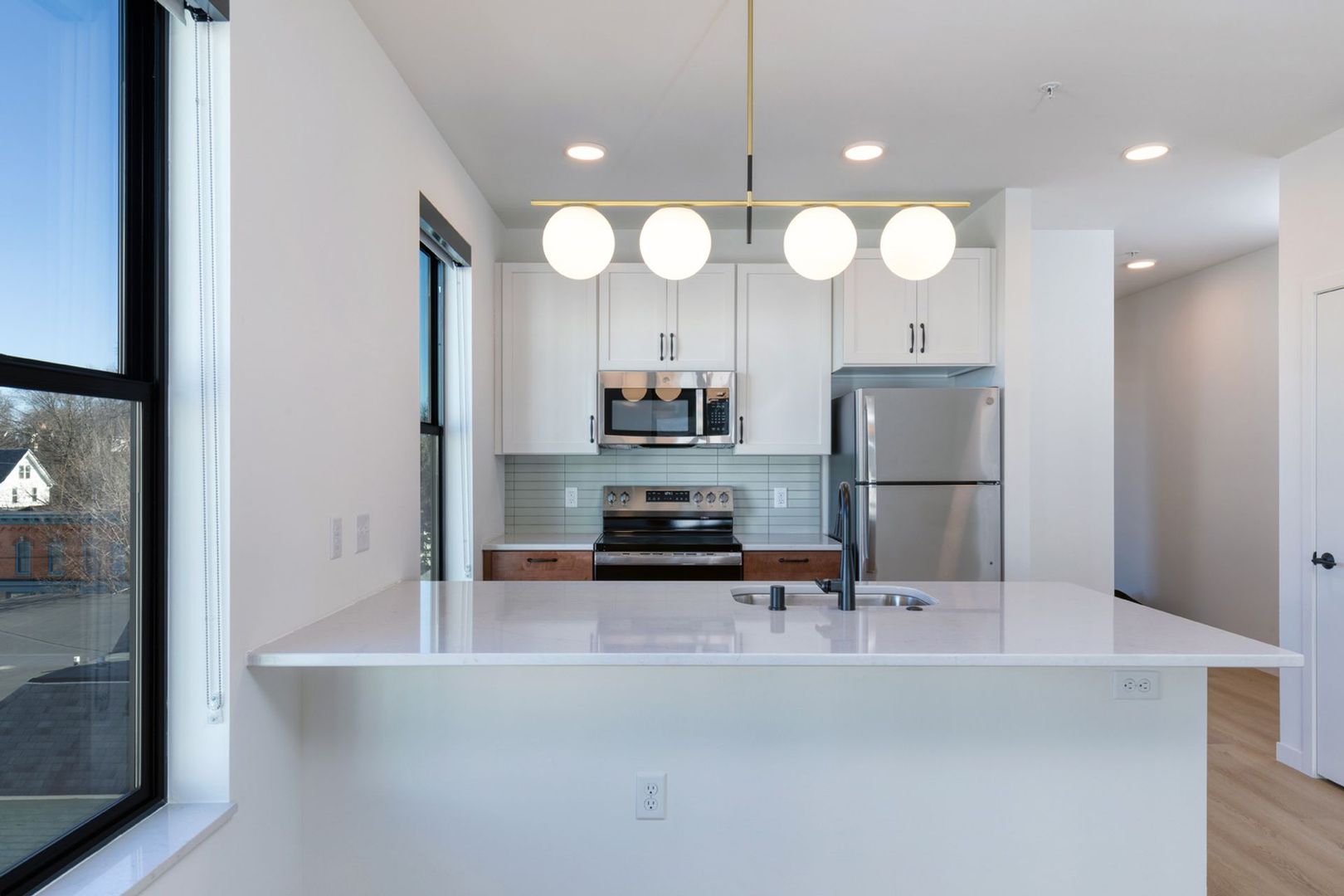 Madison Apartment: 838 Williamson St