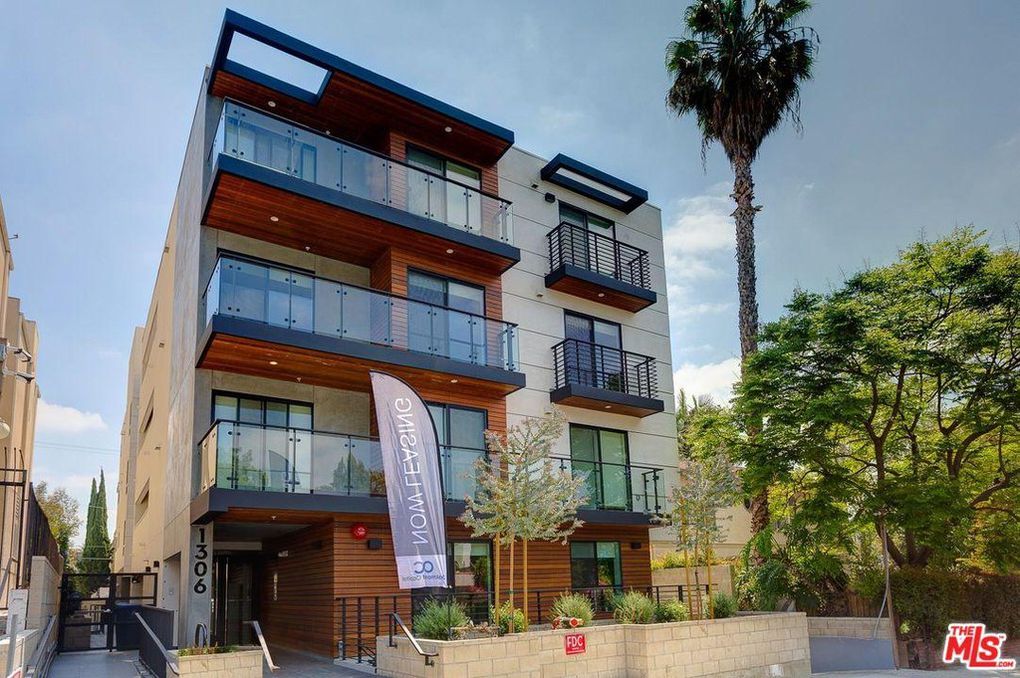 Los Angeles Apartment: 1306 N Orange Dr