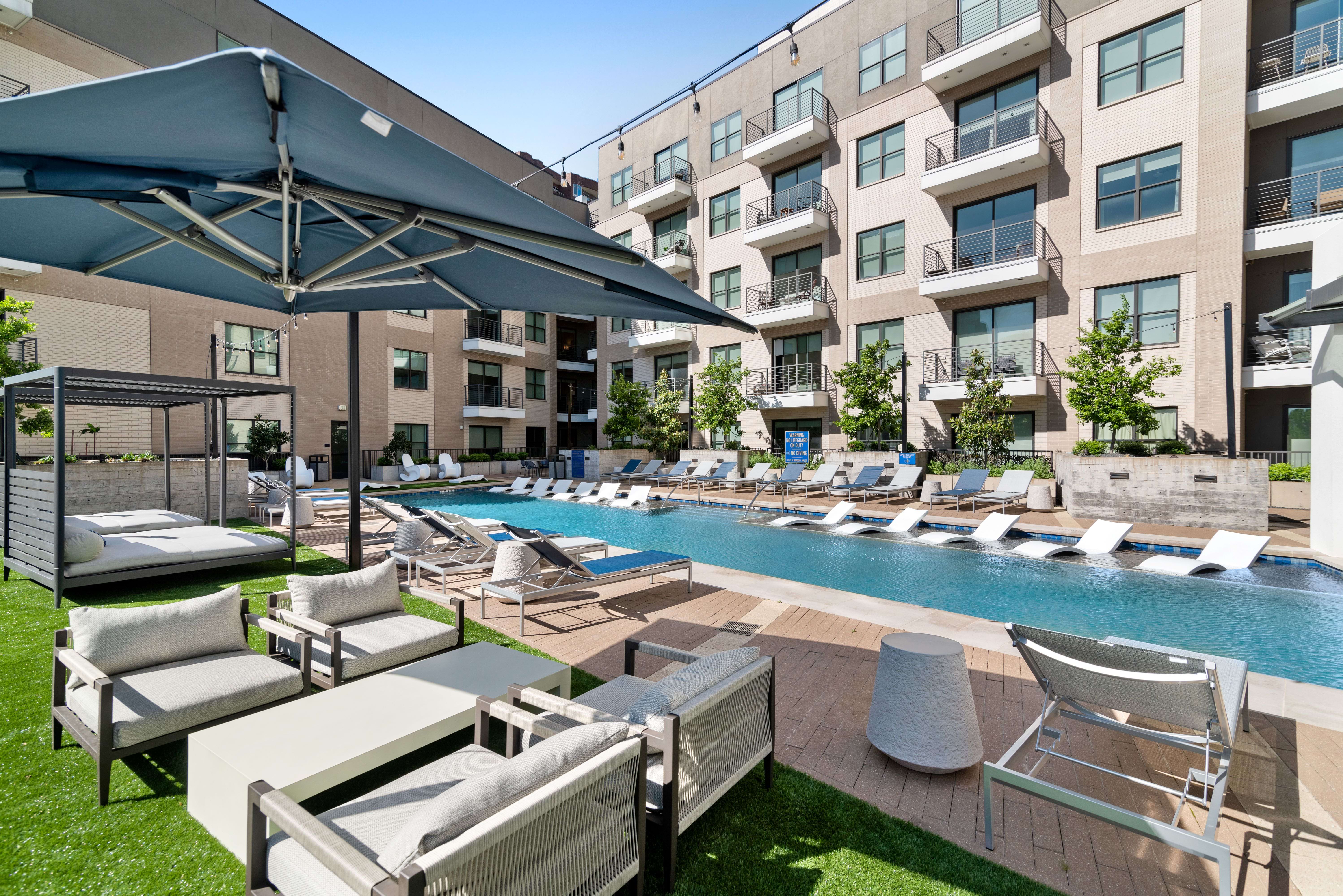 Dallas Townhome: 3202 McKinney Ave