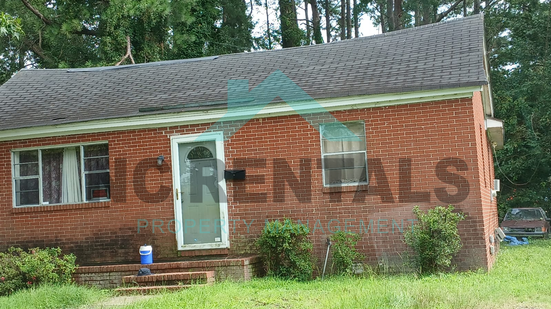 Goldsboro House: 226 Wayne Ave