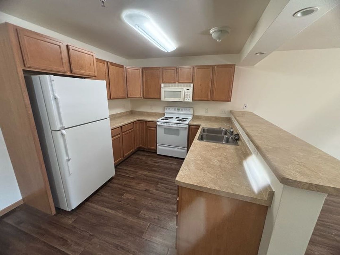 STOUGHTON Apartment: 2125 MCCOMB Rd