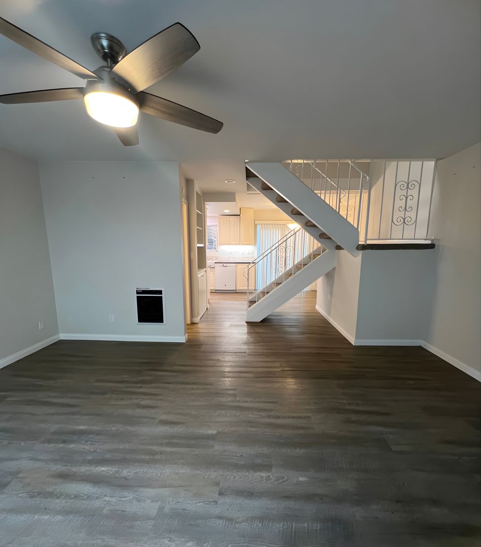 Redondo Condo: 2422 Graham Ave