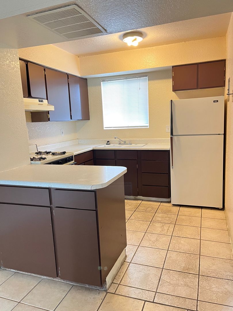 Albuquerque Apartment: 1008 Alvarado Dr SE
