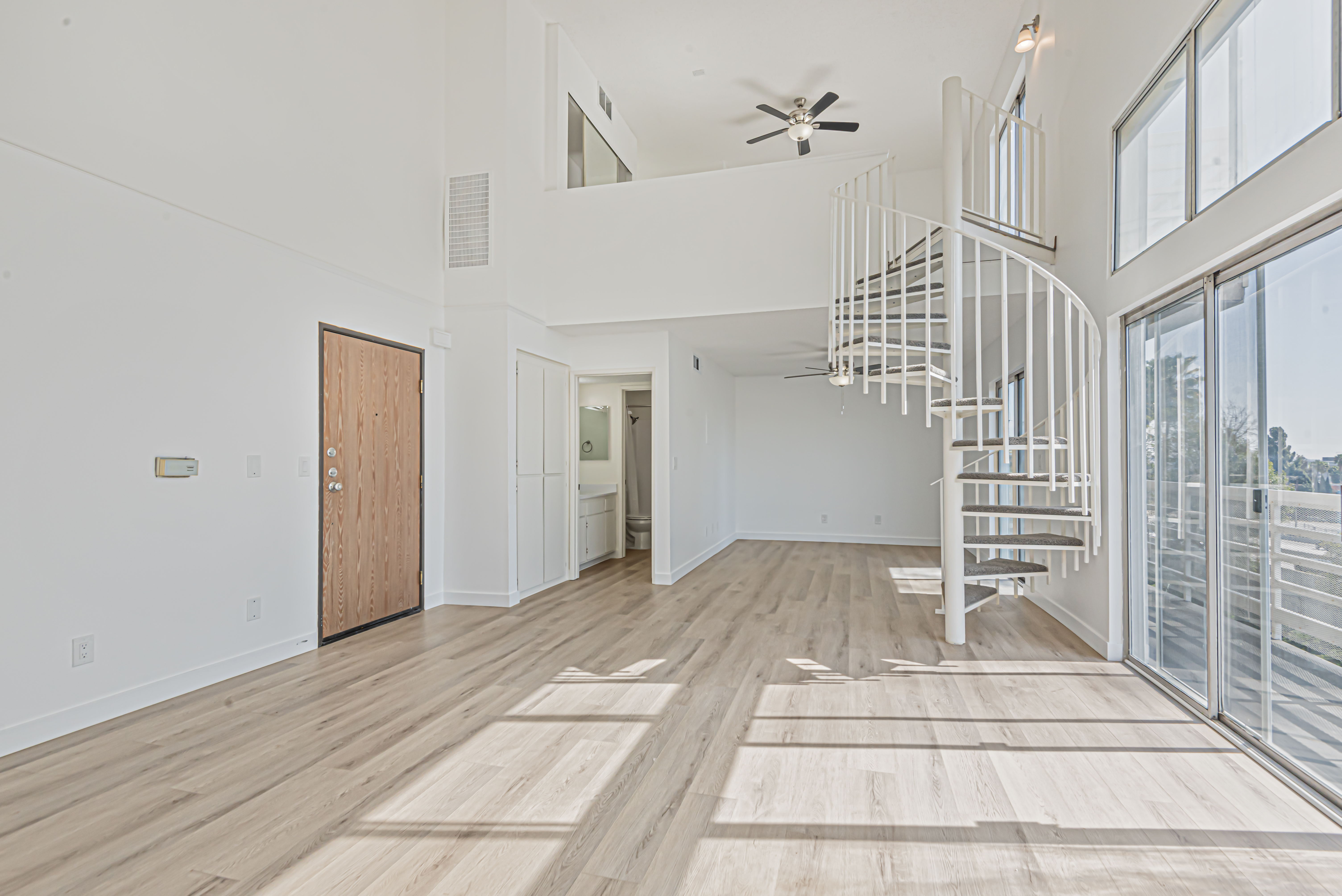 Los Angeles Condo: 6072 Franklin Ave