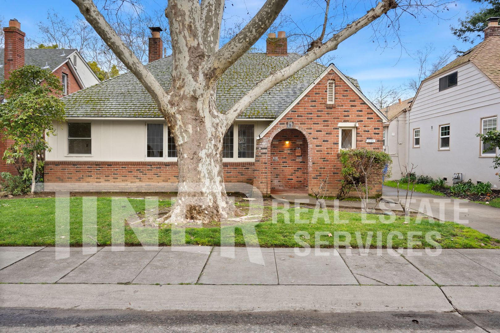 Sacramento House: 1701 41st Street