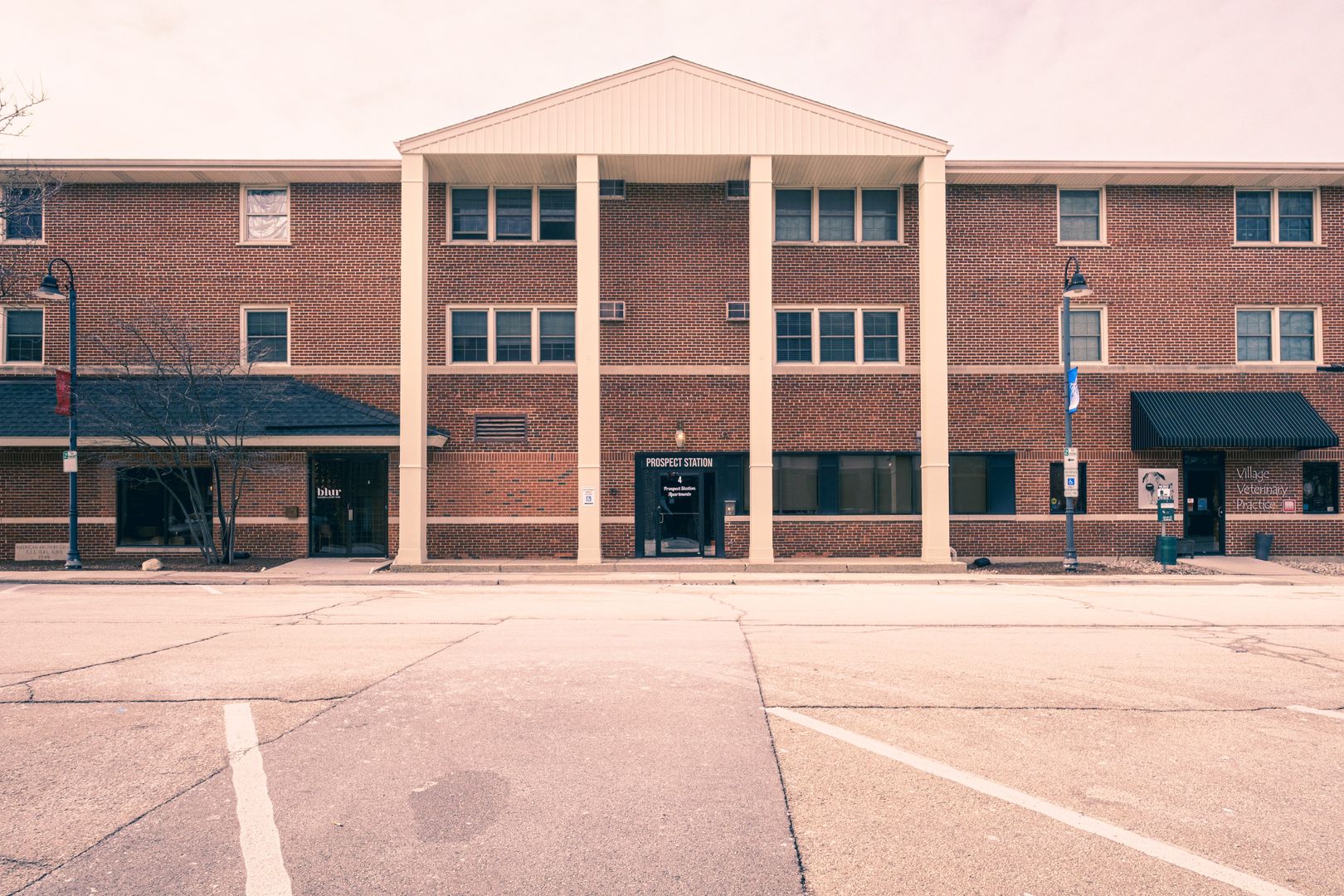 Clarendon Hills Apartment: 4 Walker Ave