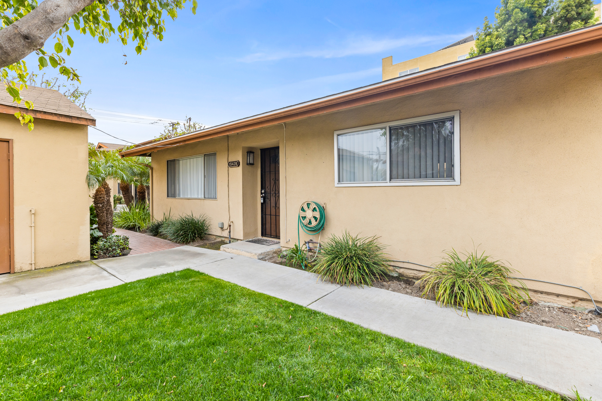 Midway City Apartment: 1543150 Van Buren