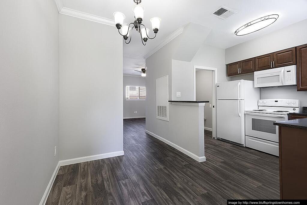 Austin Townhome: 7100 Bluff Springs