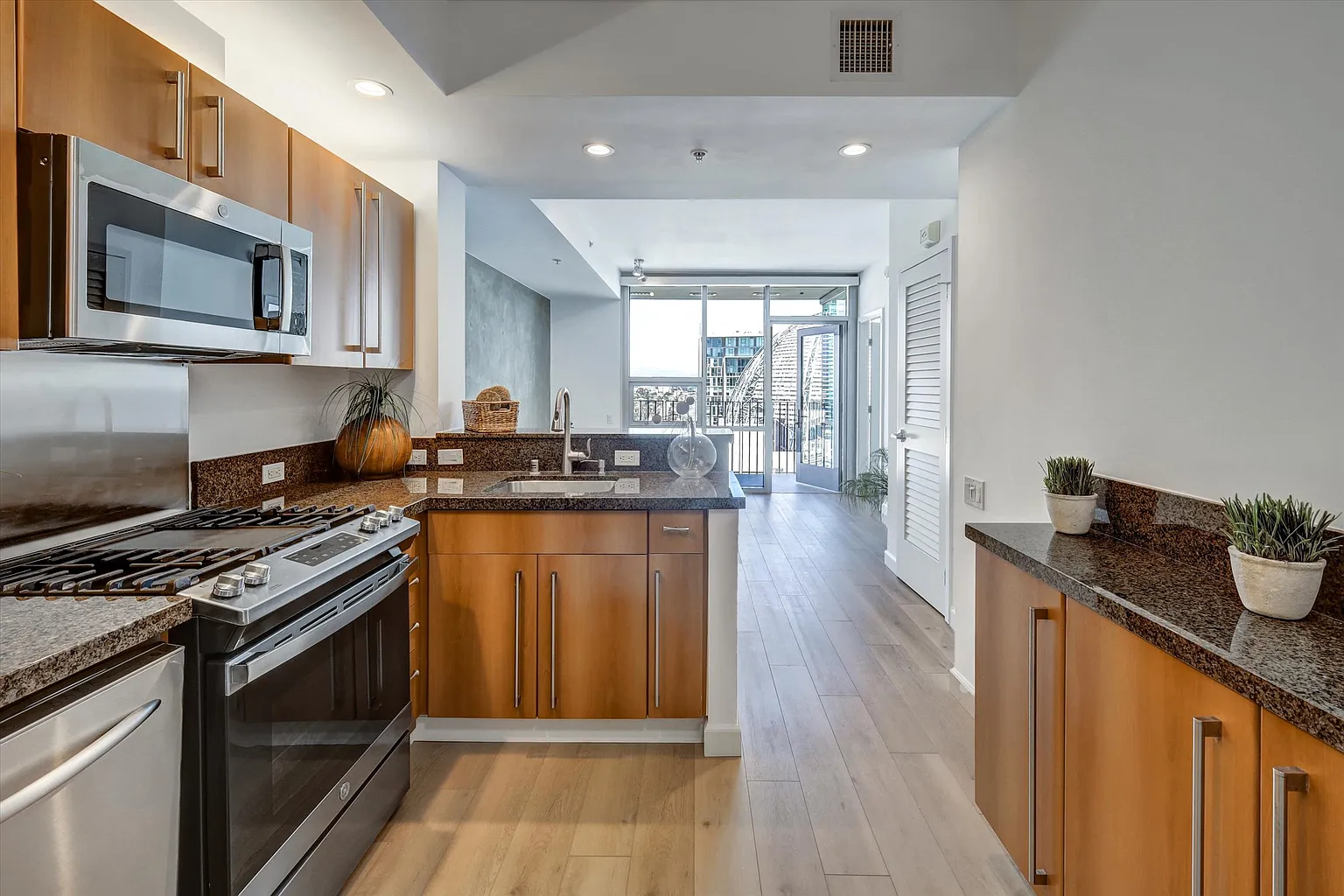 San Diego Condo: 321 10th Ave