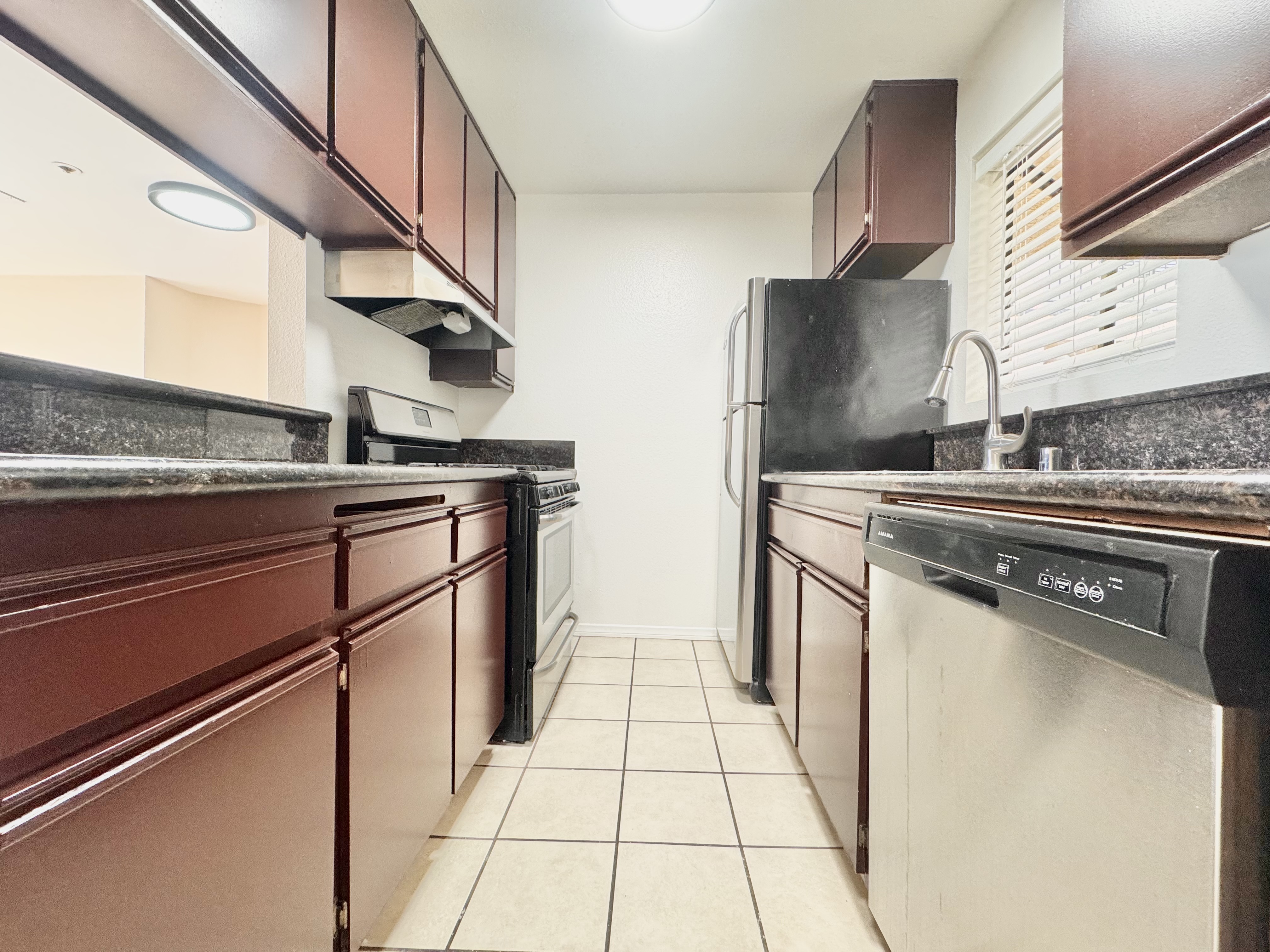 Los Angeles Apartment: 100 N Clark Dr