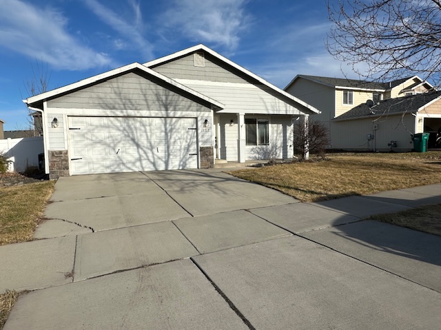 Airway Heights House: 327 S Aspen St