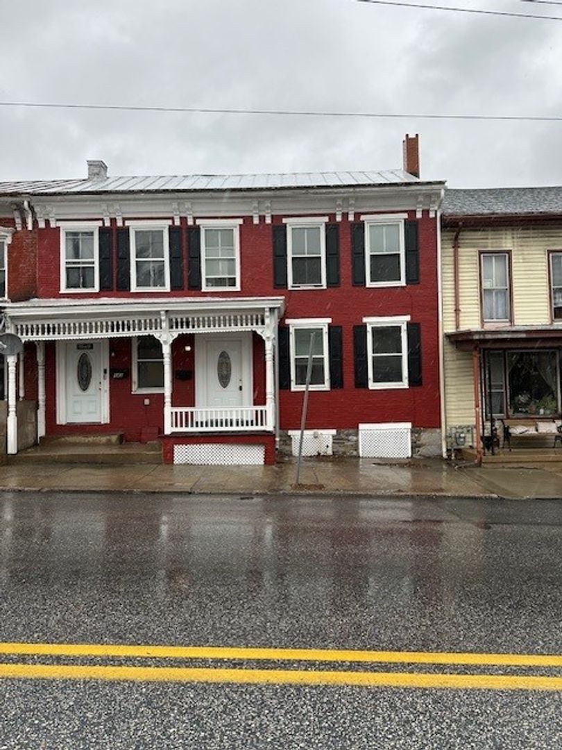 Annville Condo: 141-143 W Main St