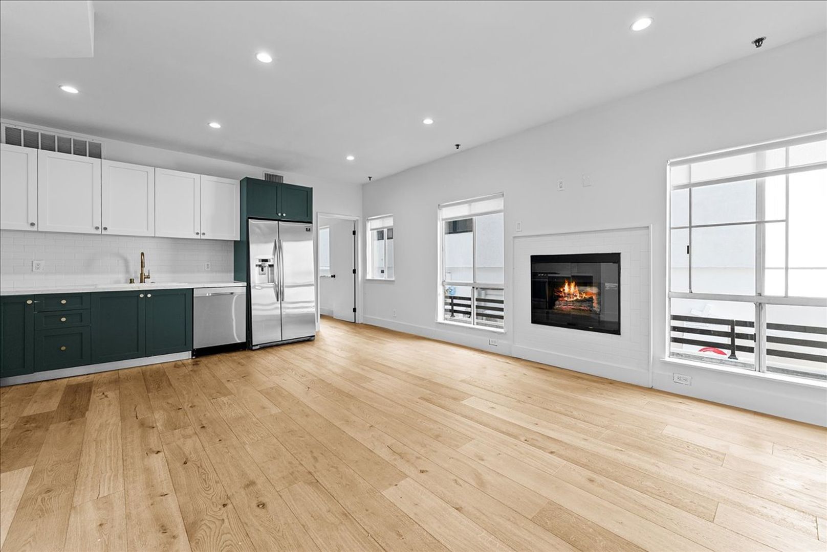 West Hollywood Condo: 135 N. Doheny Drive