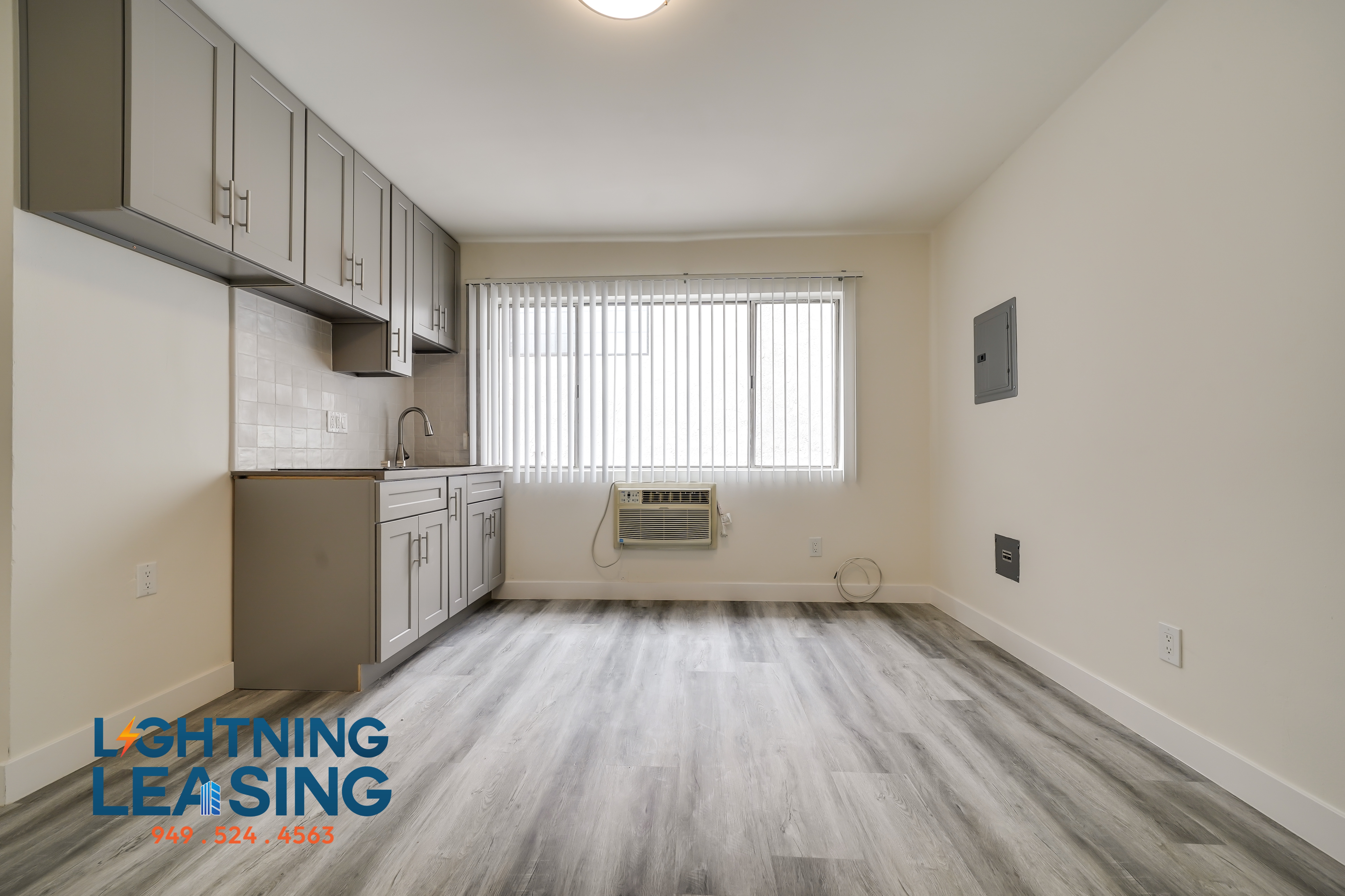 Van Nuys Condo: 15939 Vanowen St