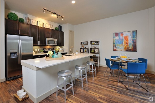 Austin Condo: 90 Red River St