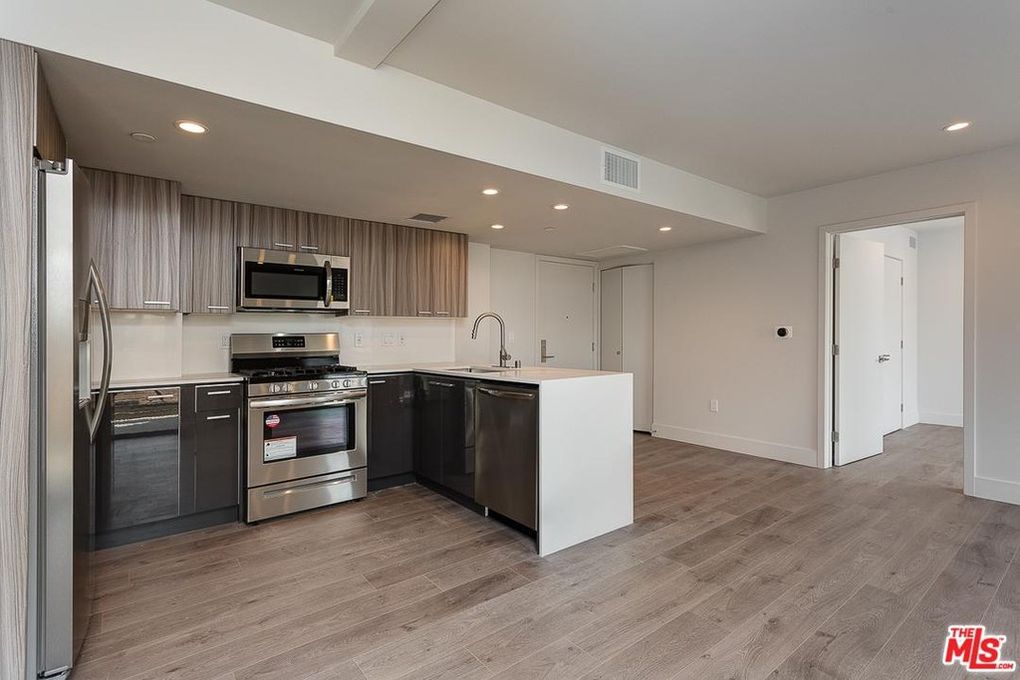 Los Angeles Apartment: 1306 N Orange Dr