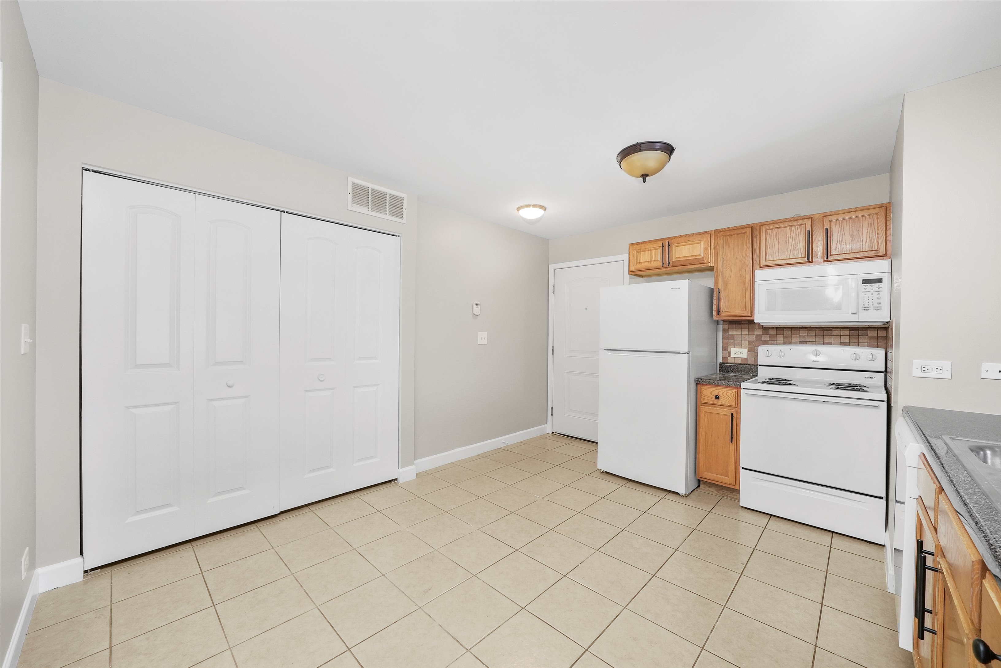 Berwyn Condo: 3423 Ridgeland