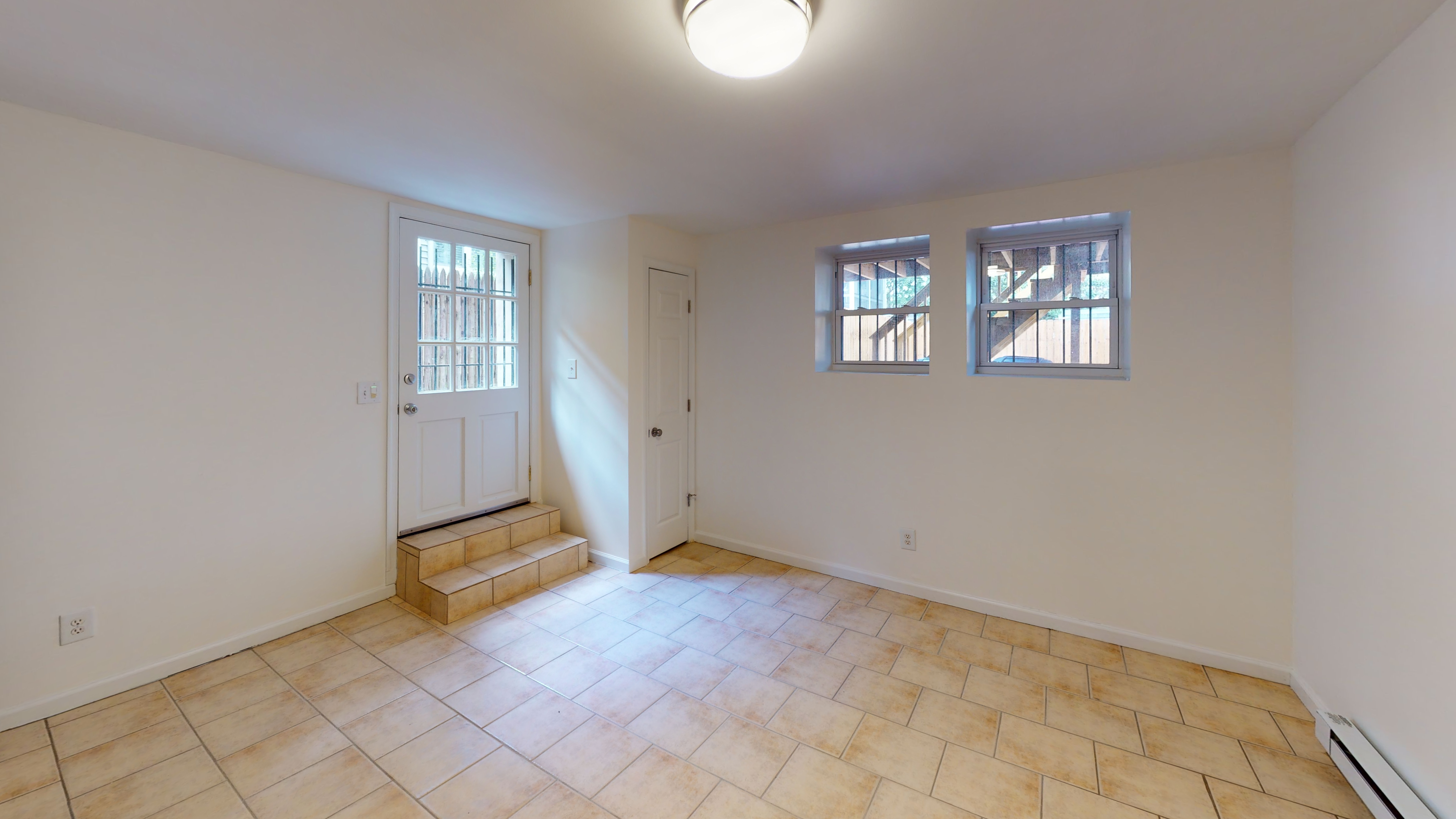 Washington House: 608 3rd St NE