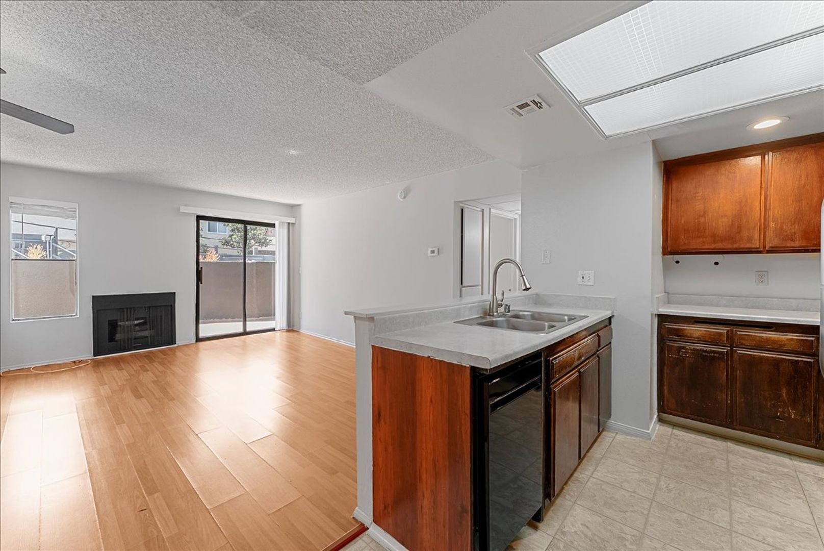 Los Angeles Condo: 2433 Barry Ave.