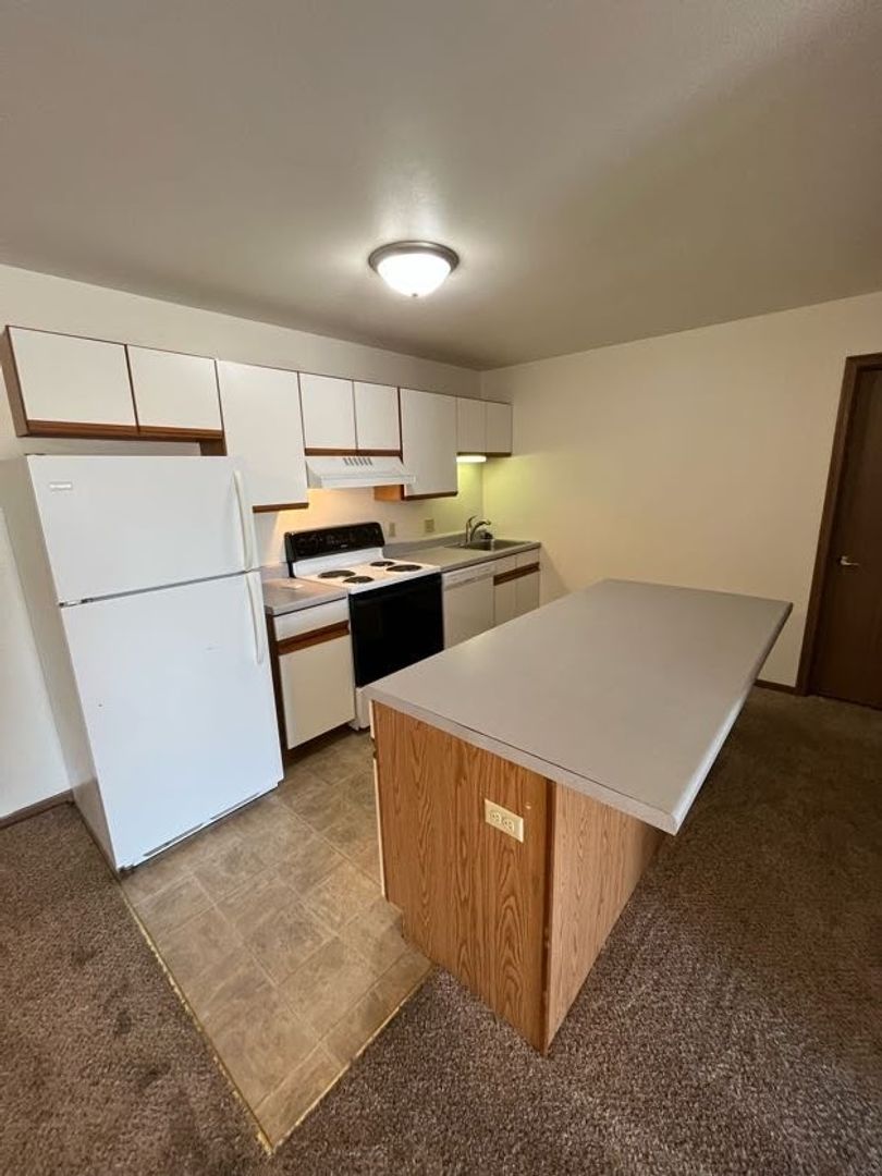 MONROE Apartment: 207 3RD Ave