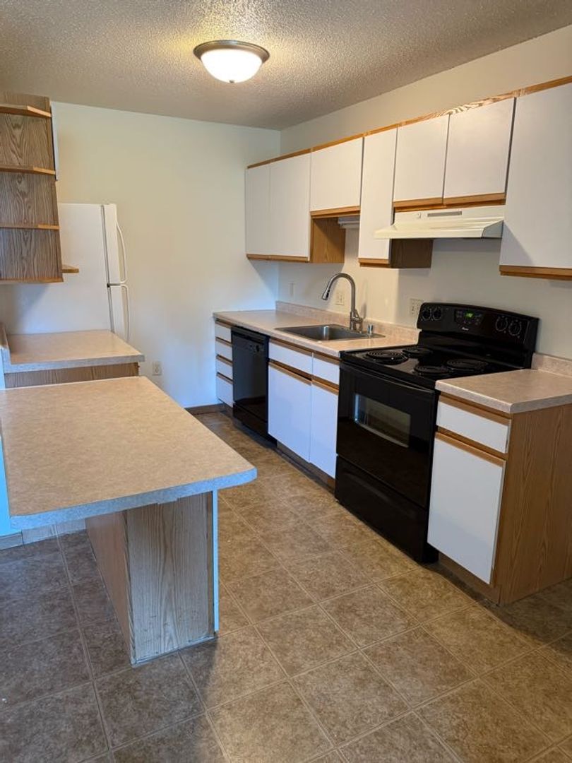 Tomah Apartment: 202 Murdock St