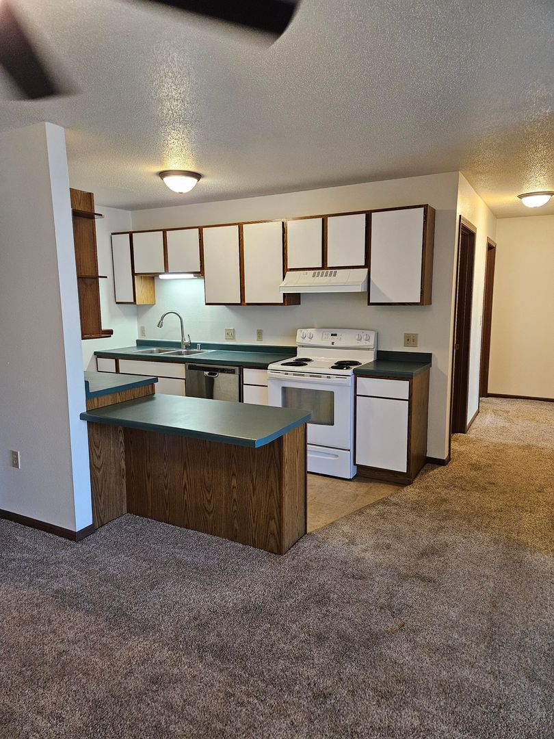 Tomah Apartment: 202 Murdock St