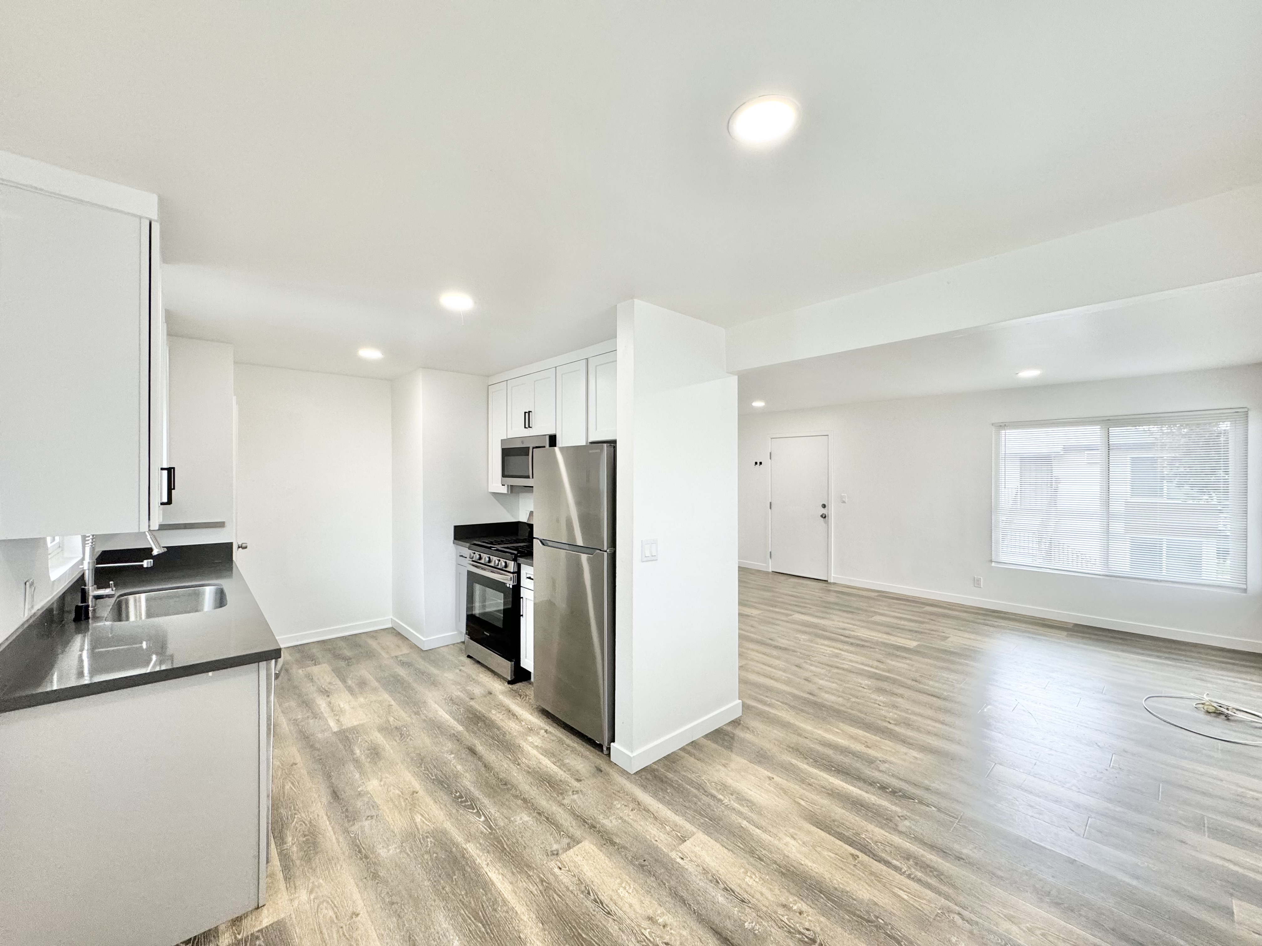 Hawthorne Condo: 4132 W 118th St
