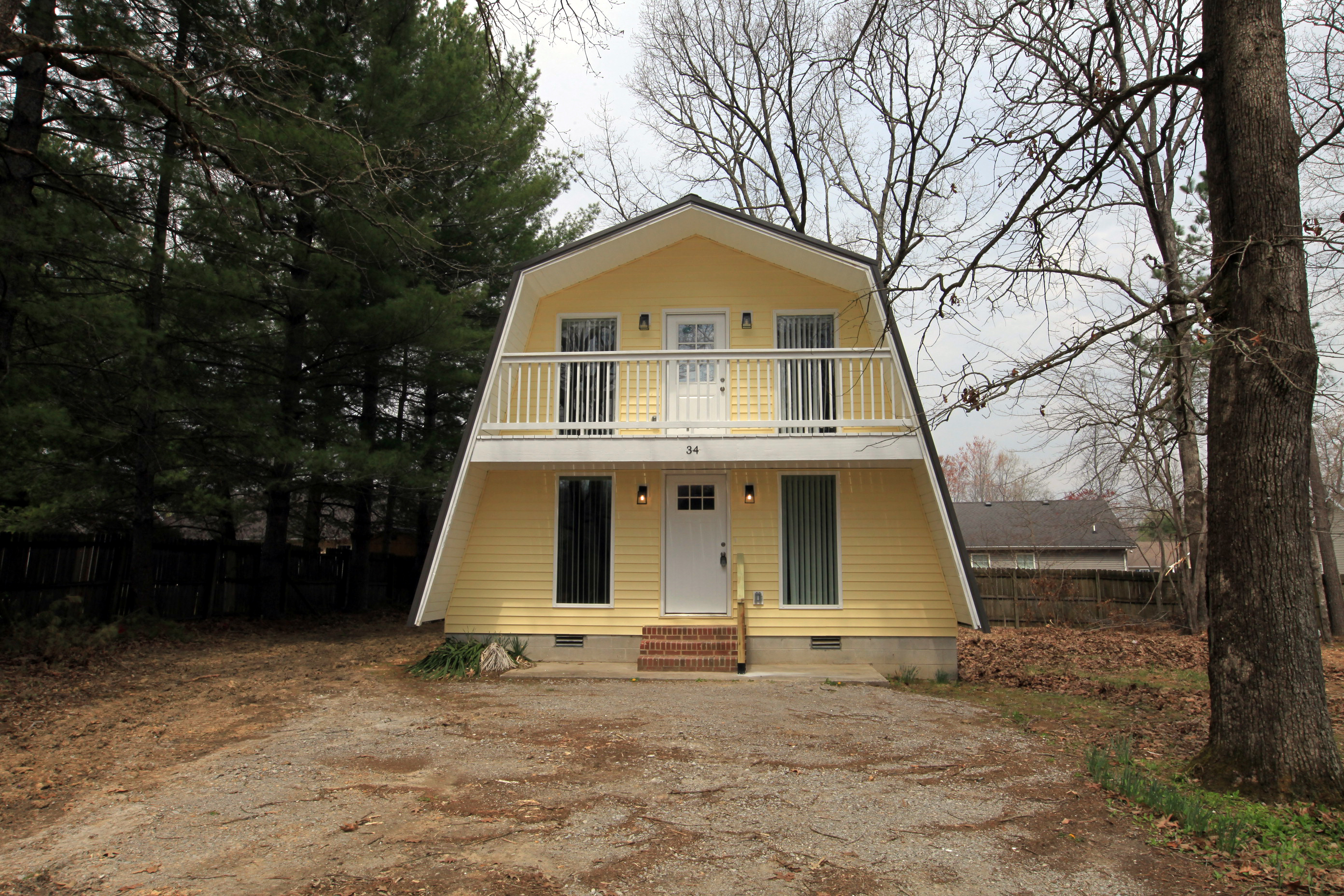 Manchester House: 34 Chalet Dr