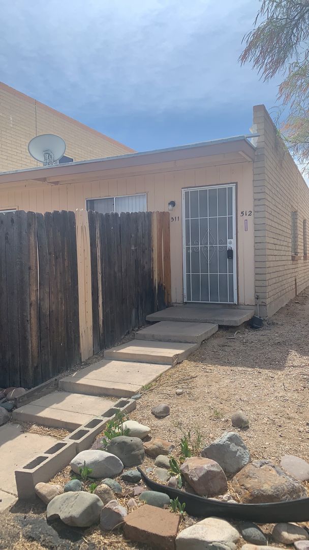 Tucson Condo: 9009 E Broadway Blvd