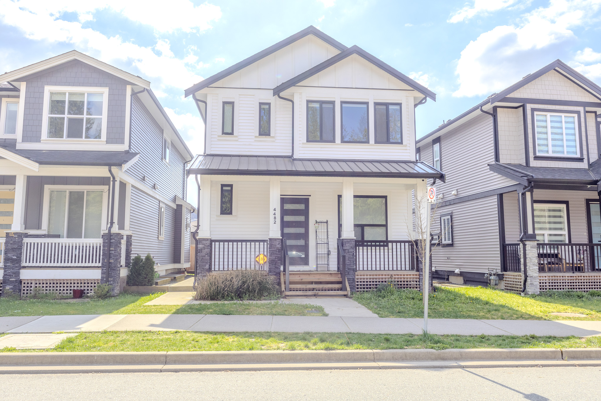 Abbotsford House: 4482 Stephen Leacock Dr