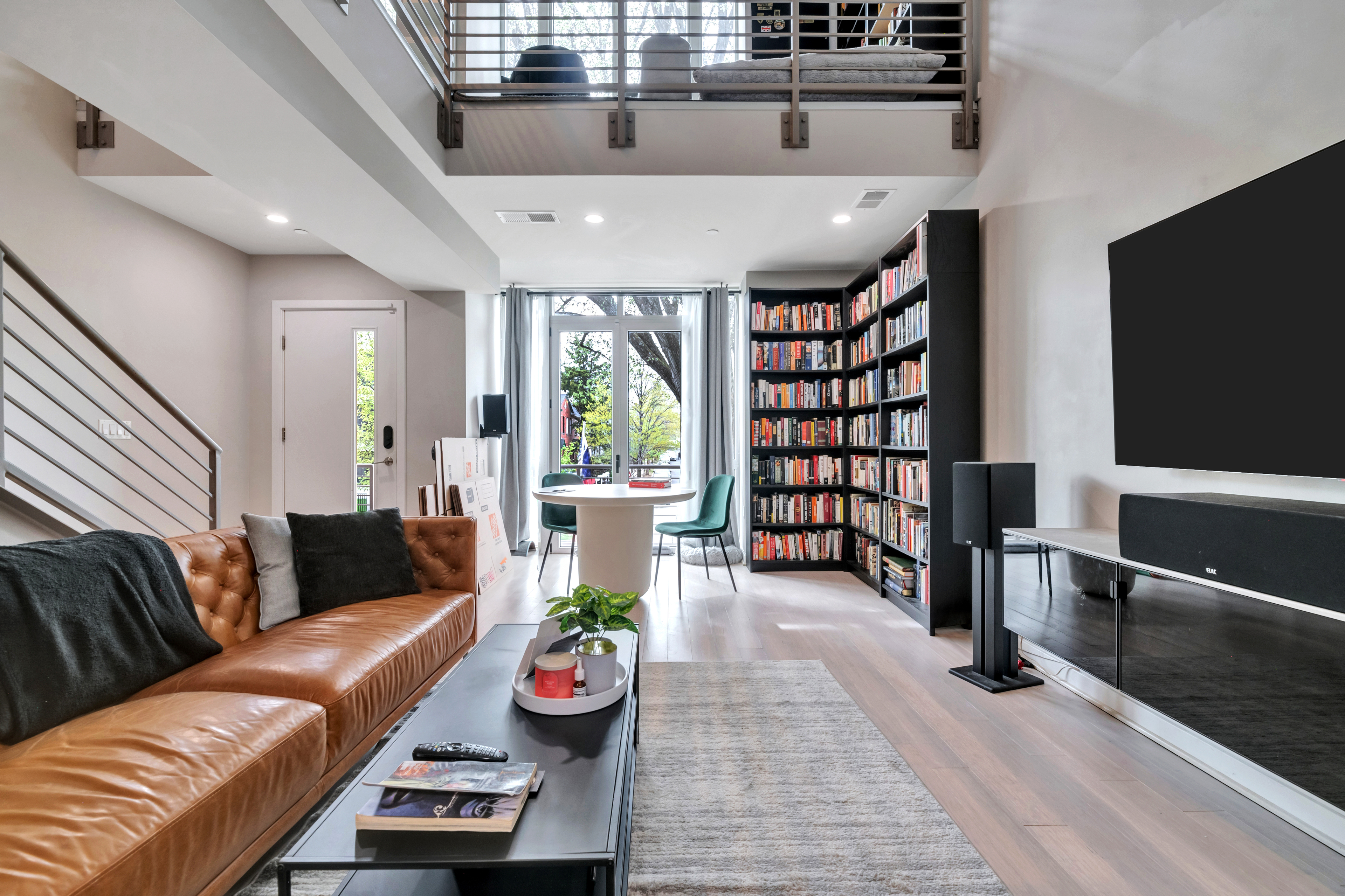 Washington House: 409 17th St NE