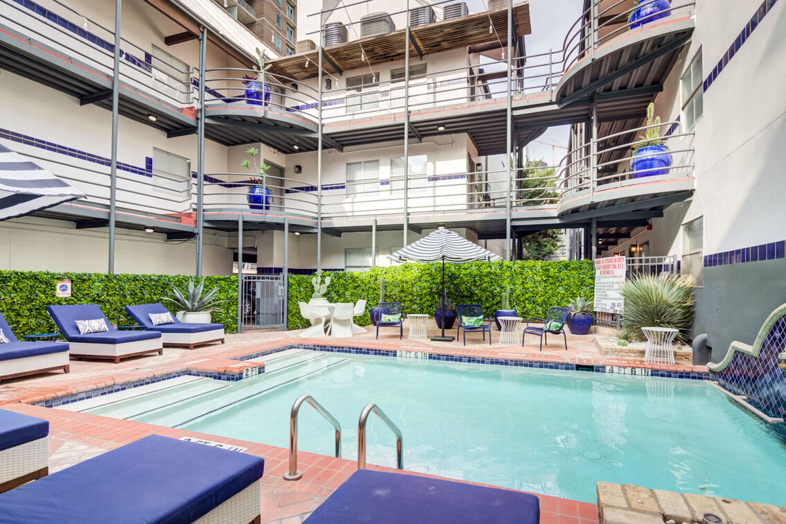 Austin Condo: 200 E 4th St