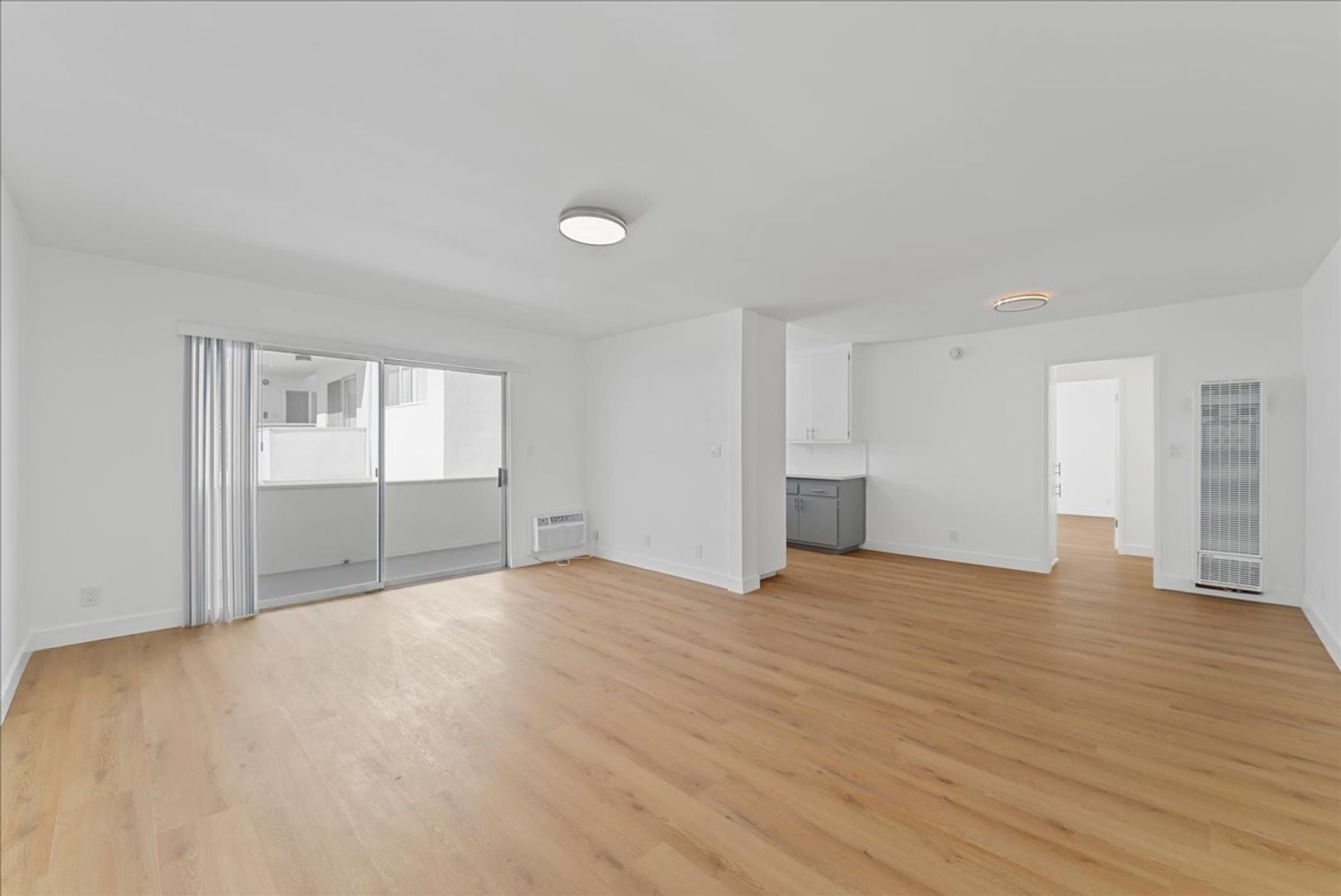 Los Angeles Apartment: 6615 Franklin Ave