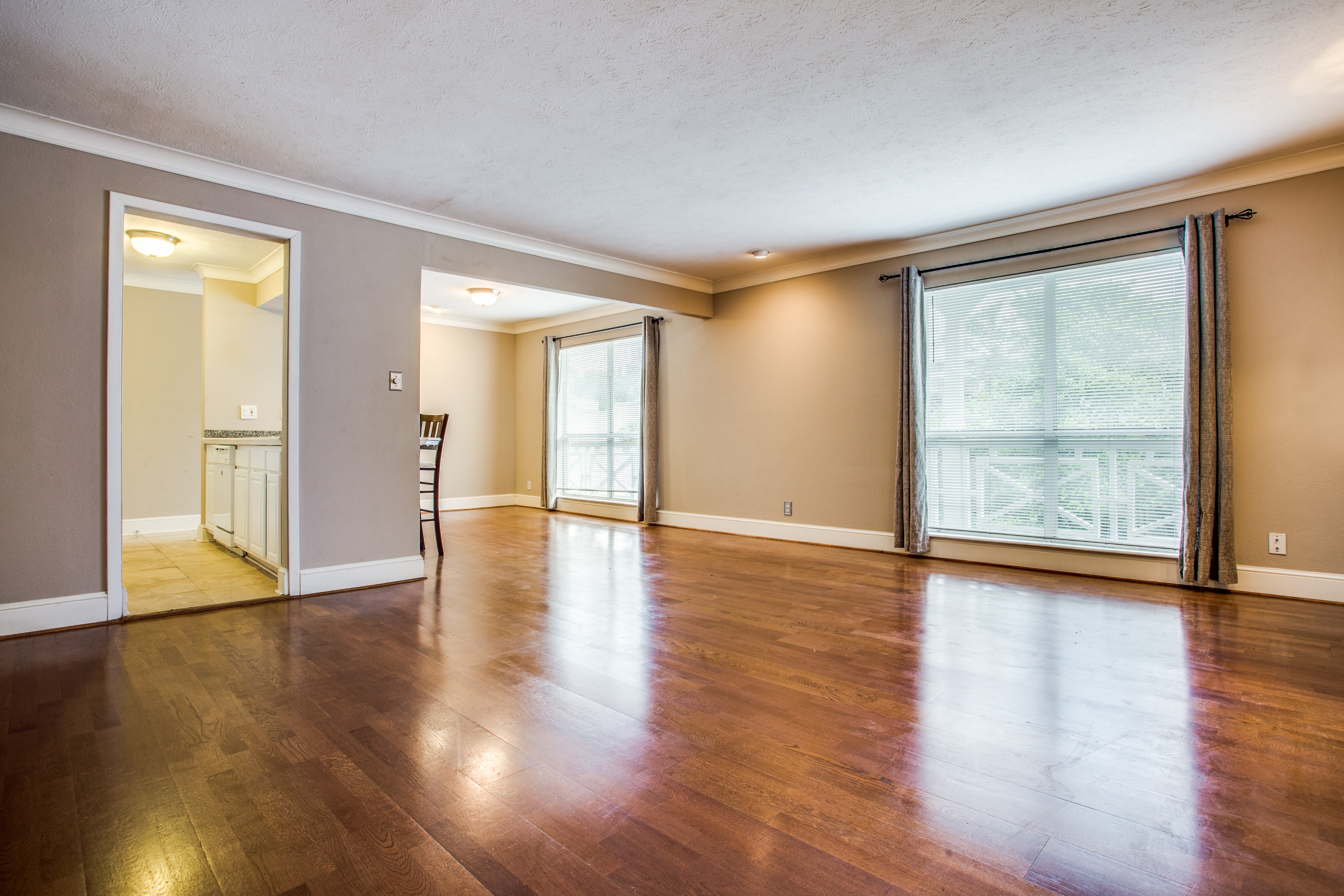 Dallas Townhome: 5937 E University