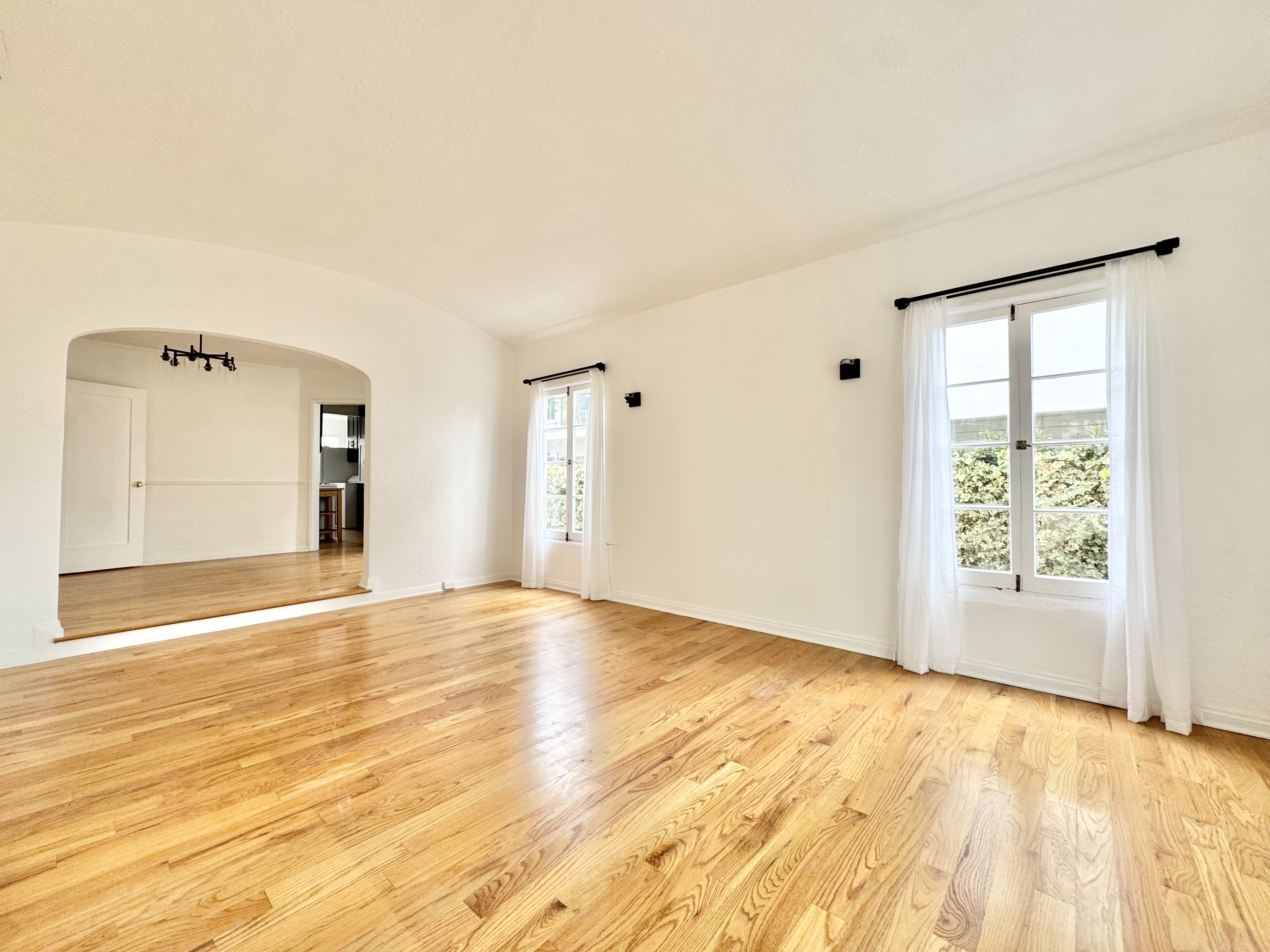 Los Angeles House: 1450 S Wooster St