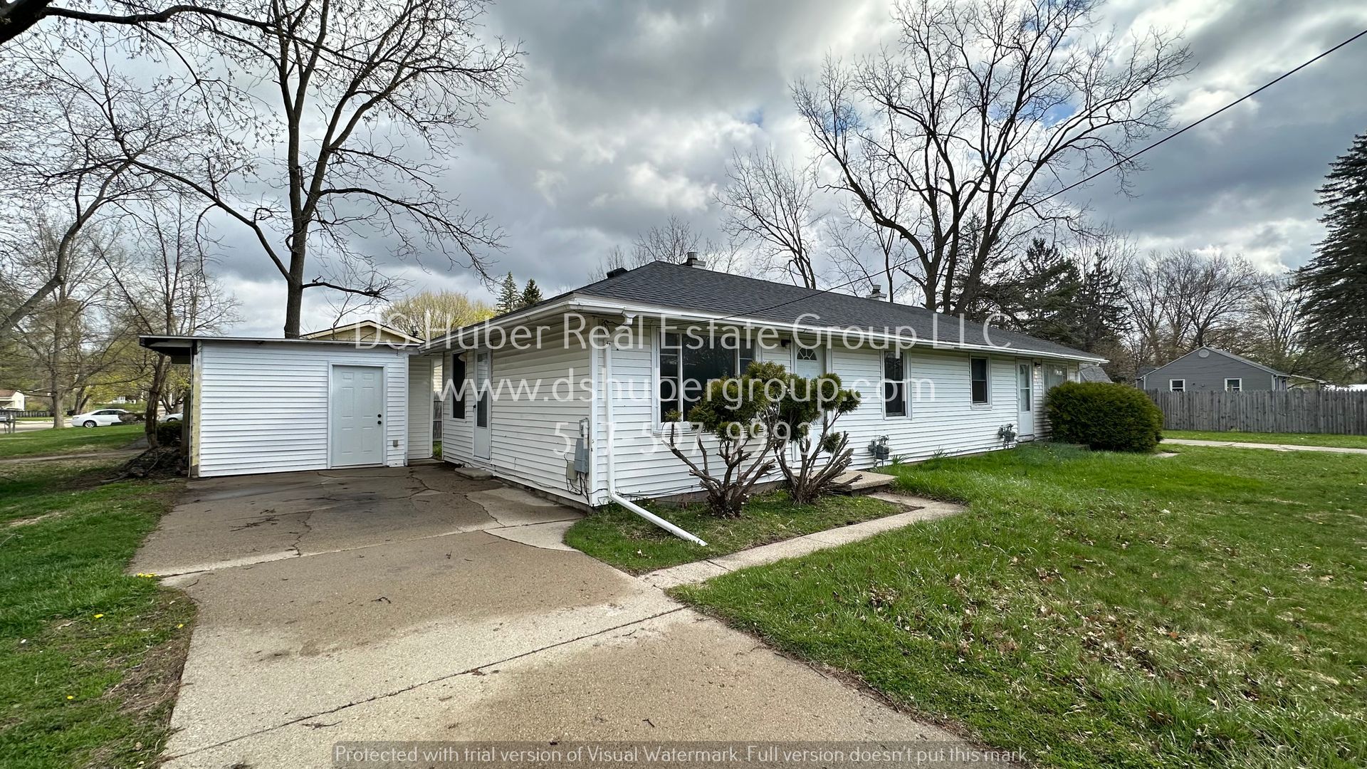 Lansing Condo: 1218 Victoria Dr